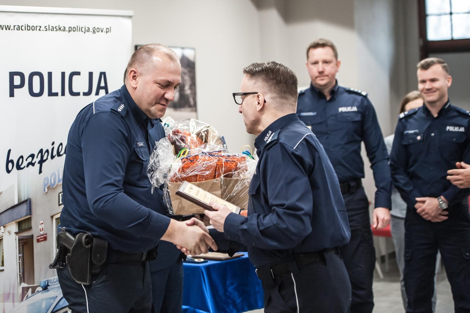 Zdjęcie w galerii na portalu naszraciborz.pl: Znamy policjantów roku w raciborskiej komendzie [FOTO i WIDEO] wiadomości z regionu