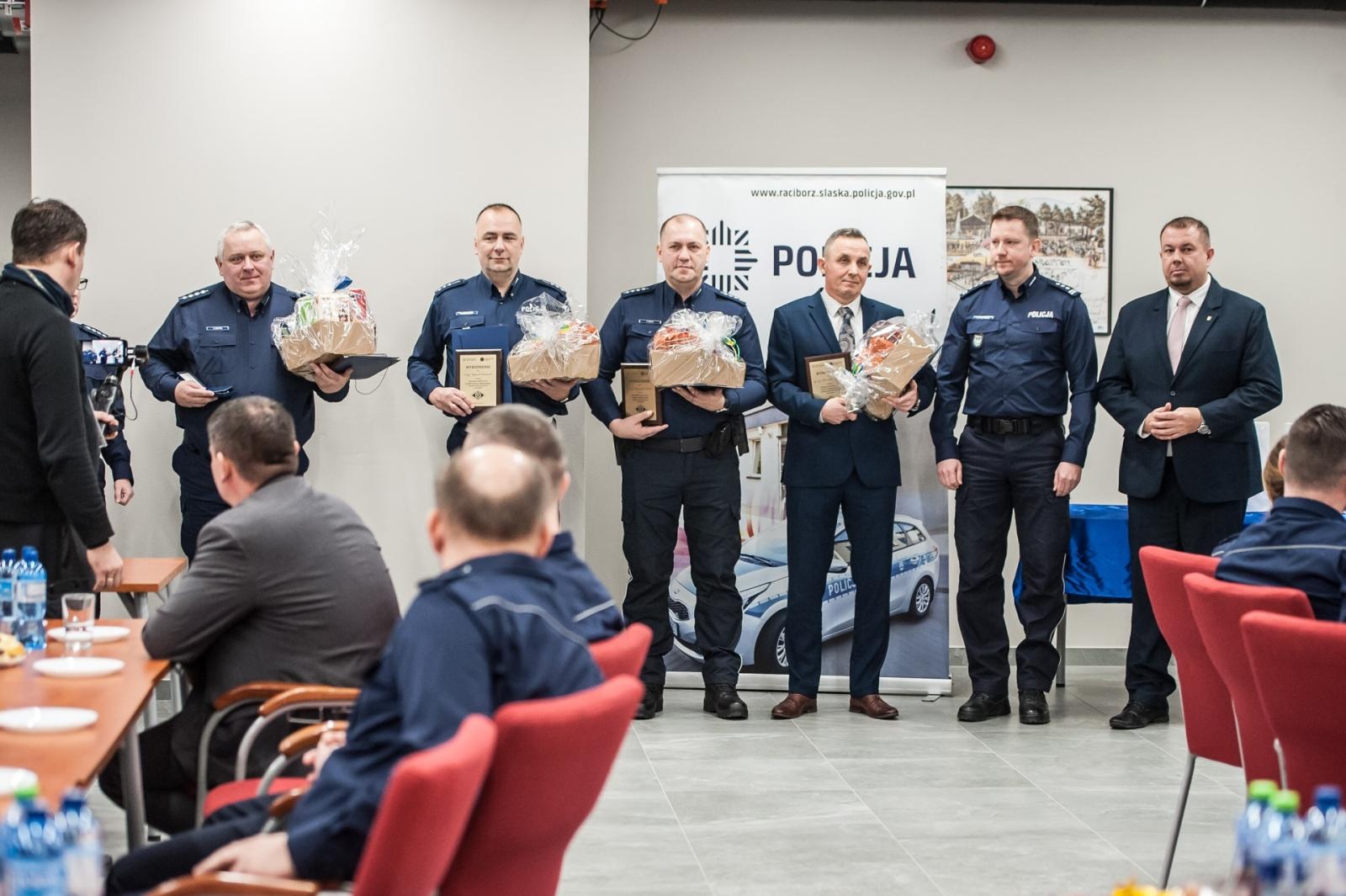 Zdjęcie w galerii na portalu naszraciborz.pl: Znamy policjantów roku w raciborskiej komendzie [FOTO i WIDEO] wiadomości z regionu