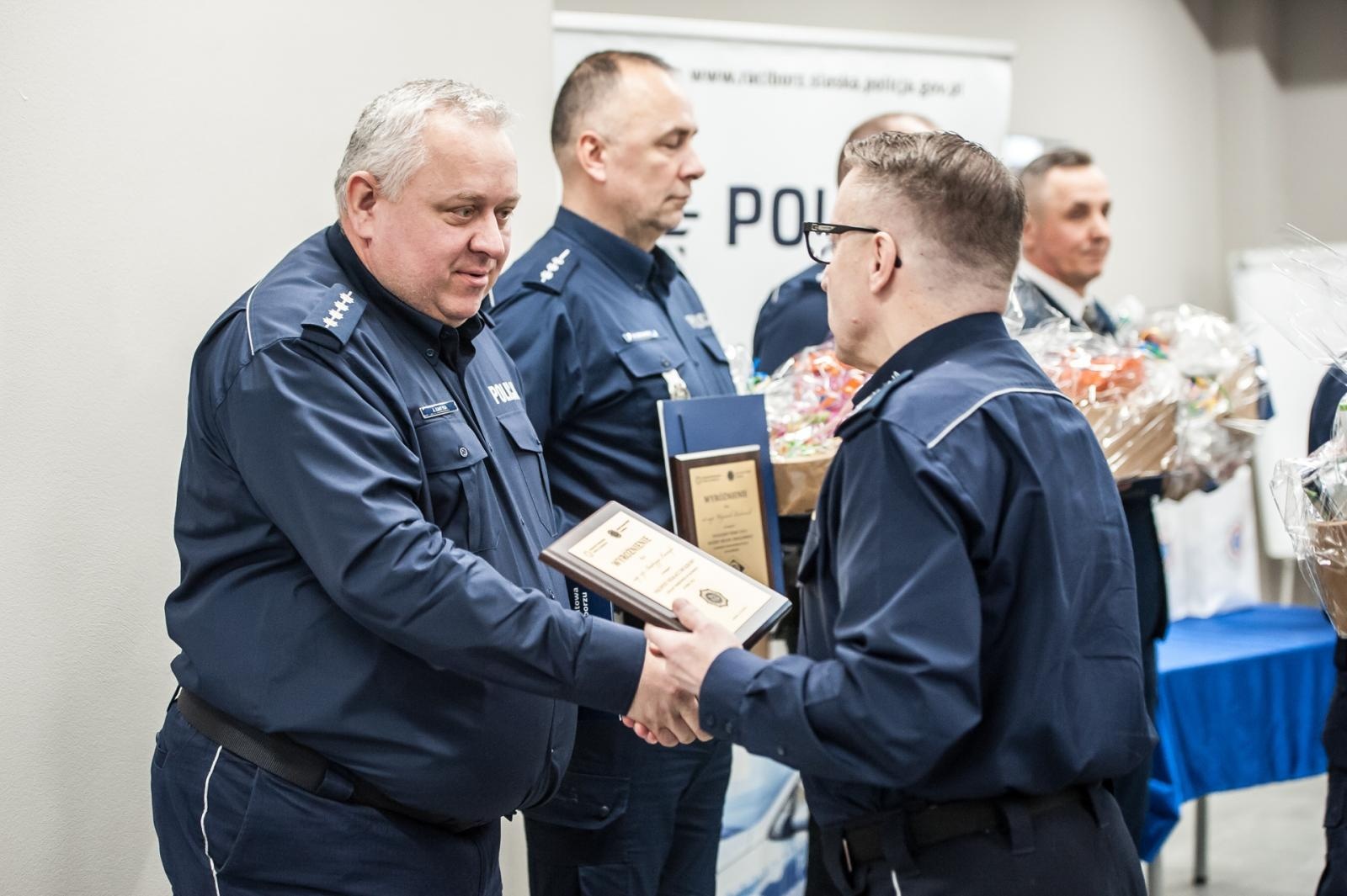 Zdjęcie w galerii na portalu naszraciborz.pl: Znamy policjantów roku w raciborskiej komendzie [FOTO i WIDEO] wiadomości z regionu