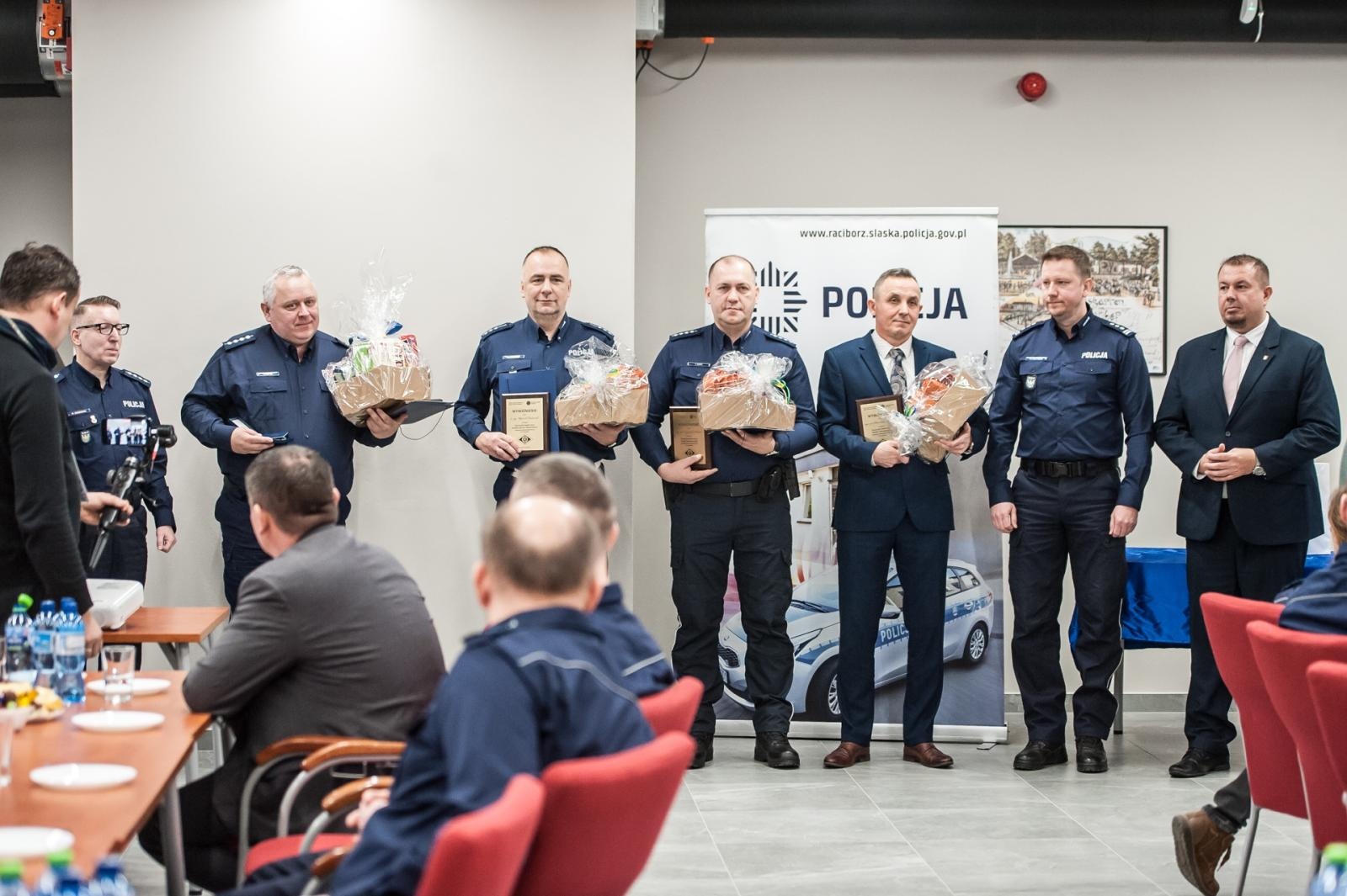 Zdjęcie w galerii na portalu naszraciborz.pl: Znamy policjantów roku w raciborskiej komendzie [FOTO i WIDEO] wiadomości z regionu
