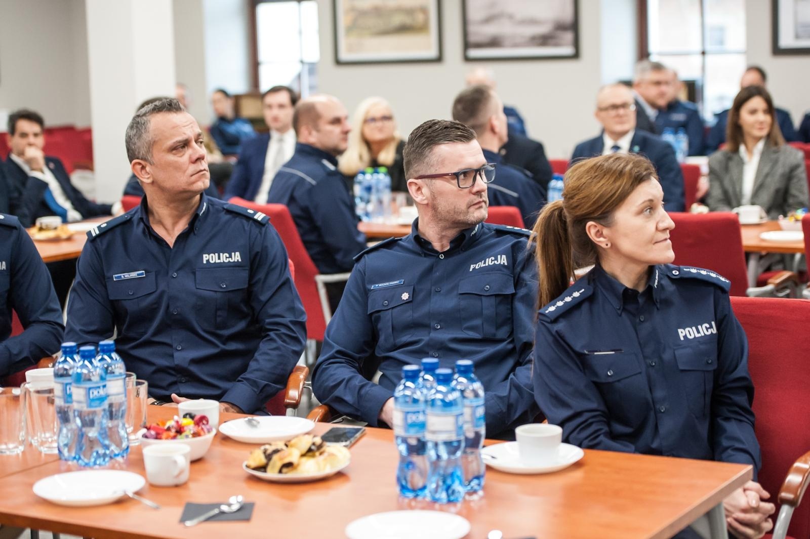 Zdjęcie w galerii na portalu naszraciborz.pl: Znamy policjantów roku w raciborskiej komendzie [FOTO i WIDEO] wiadomości z regionu