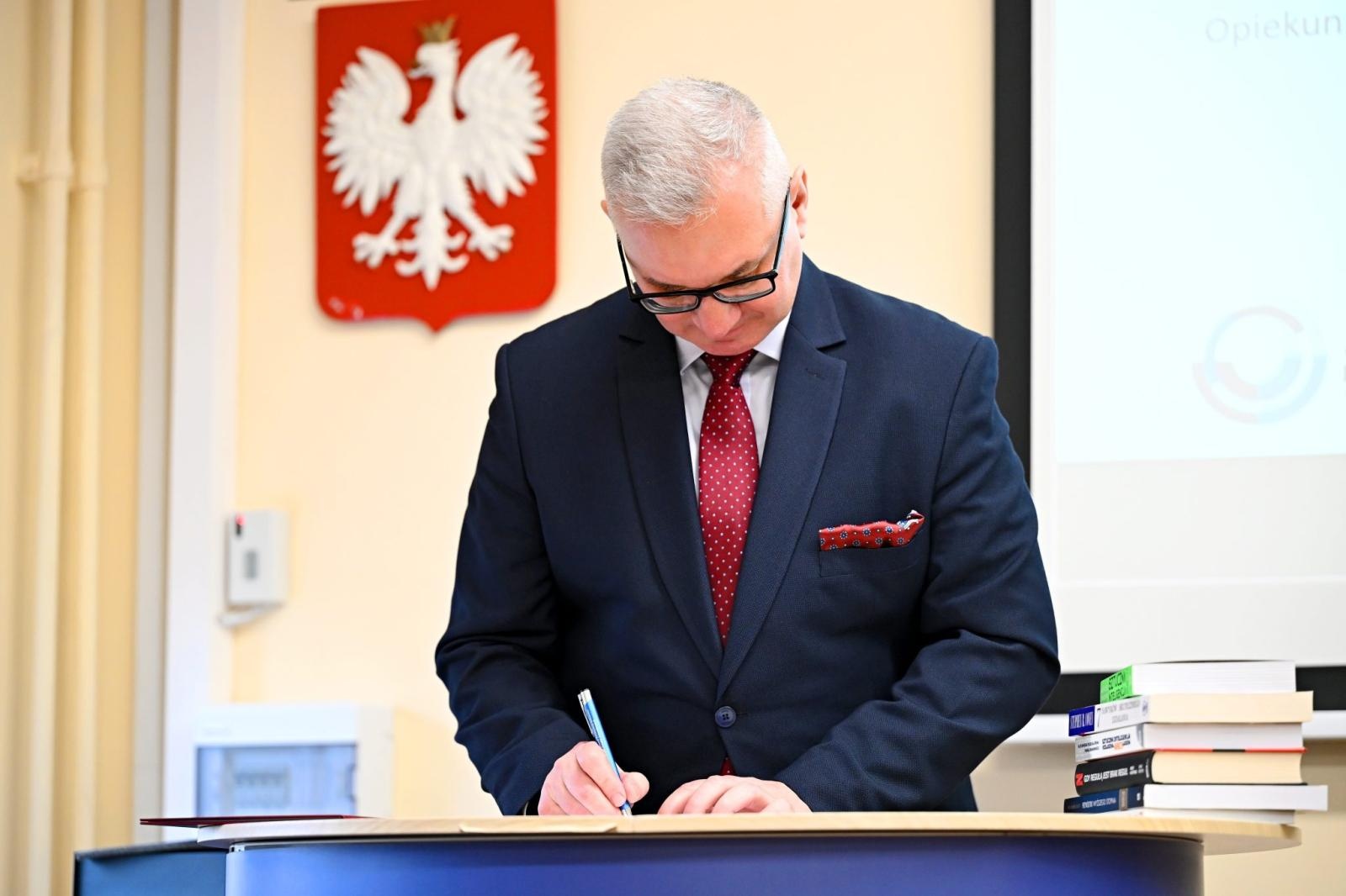 Zdjęcie w galerii na portalu naszraciborz.pl: Nowoczesna dydaktyka w praktyce: Partnerstwo Akademii Nauk Stosowanych i EL-PIAST Sp. z o.o. wiadomości z regionu