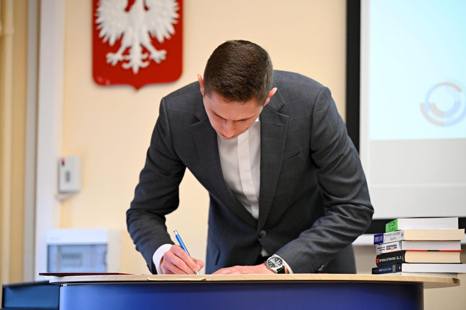 Zdjęcie w galerii na portalu naszraciborz.pl: Nowoczesna dydaktyka w praktyce: Partnerstwo Akademii Nauk Stosowanych i EL-PIAST Sp. z o.o. wiadomości z regionu