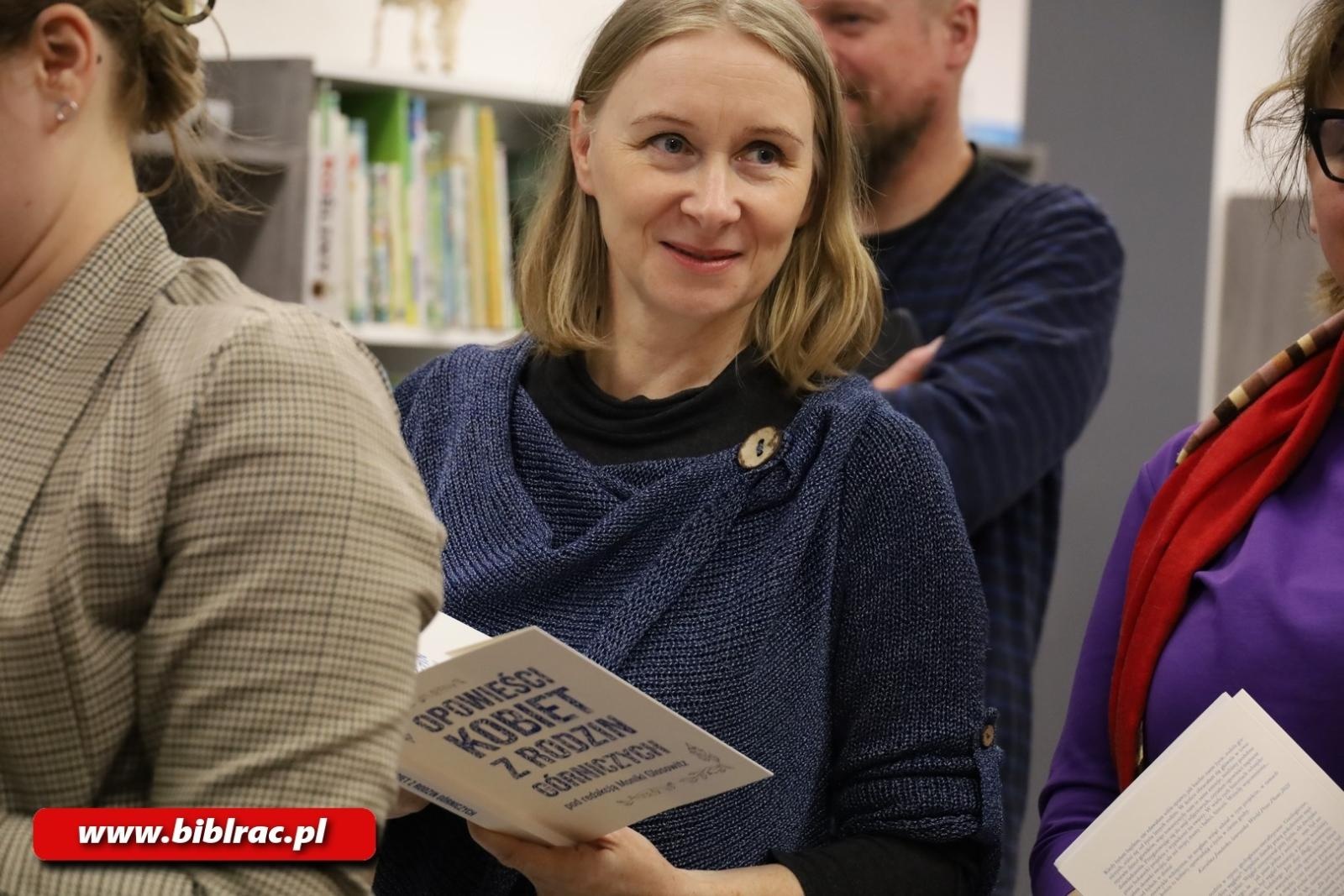 Zdjęcie w galerii na portalu naszraciborz.pl: Kobiety mają głos! Opowieści kobiet z rodzin górniczych w bibliotece wiadomości z regionu