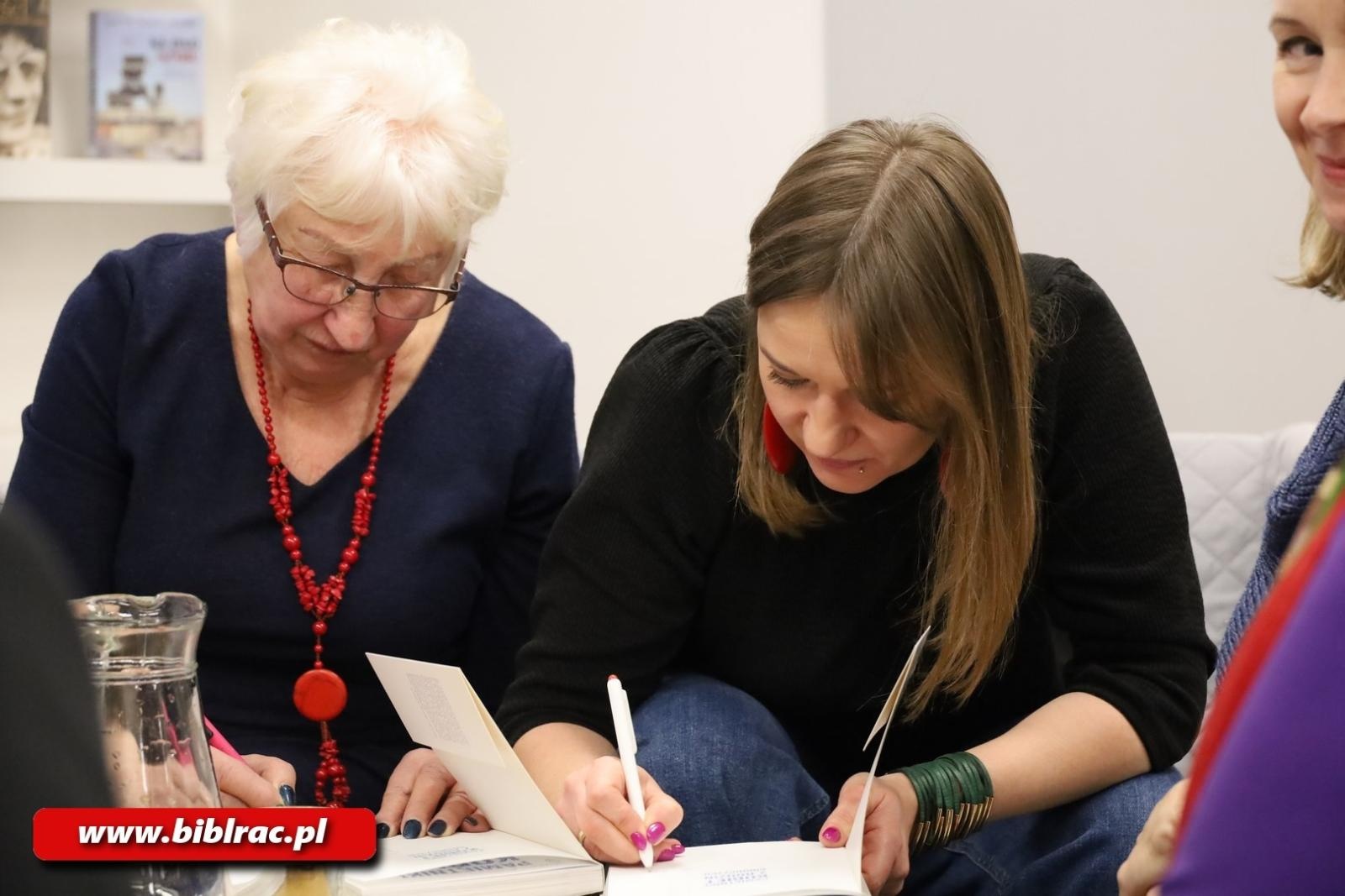 Zdjęcie w galerii na portalu naszraciborz.pl: Kobiety mają głos! Opowieści kobiet z rodzin górniczych w bibliotece wiadomości z regionu