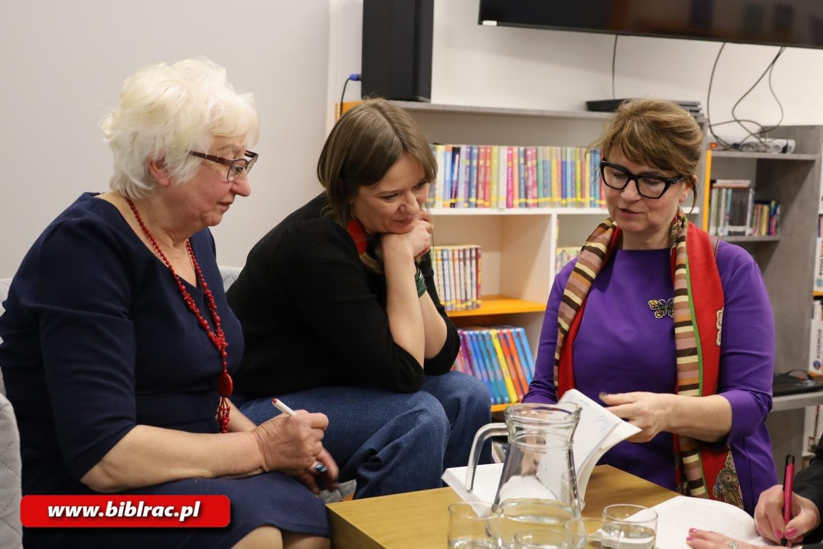 Zdjęcie w galerii na portalu naszraciborz.pl: Kobiety mają głos! Opowieści kobiet z rodzin górniczych w bibliotece wiadomości z regionu