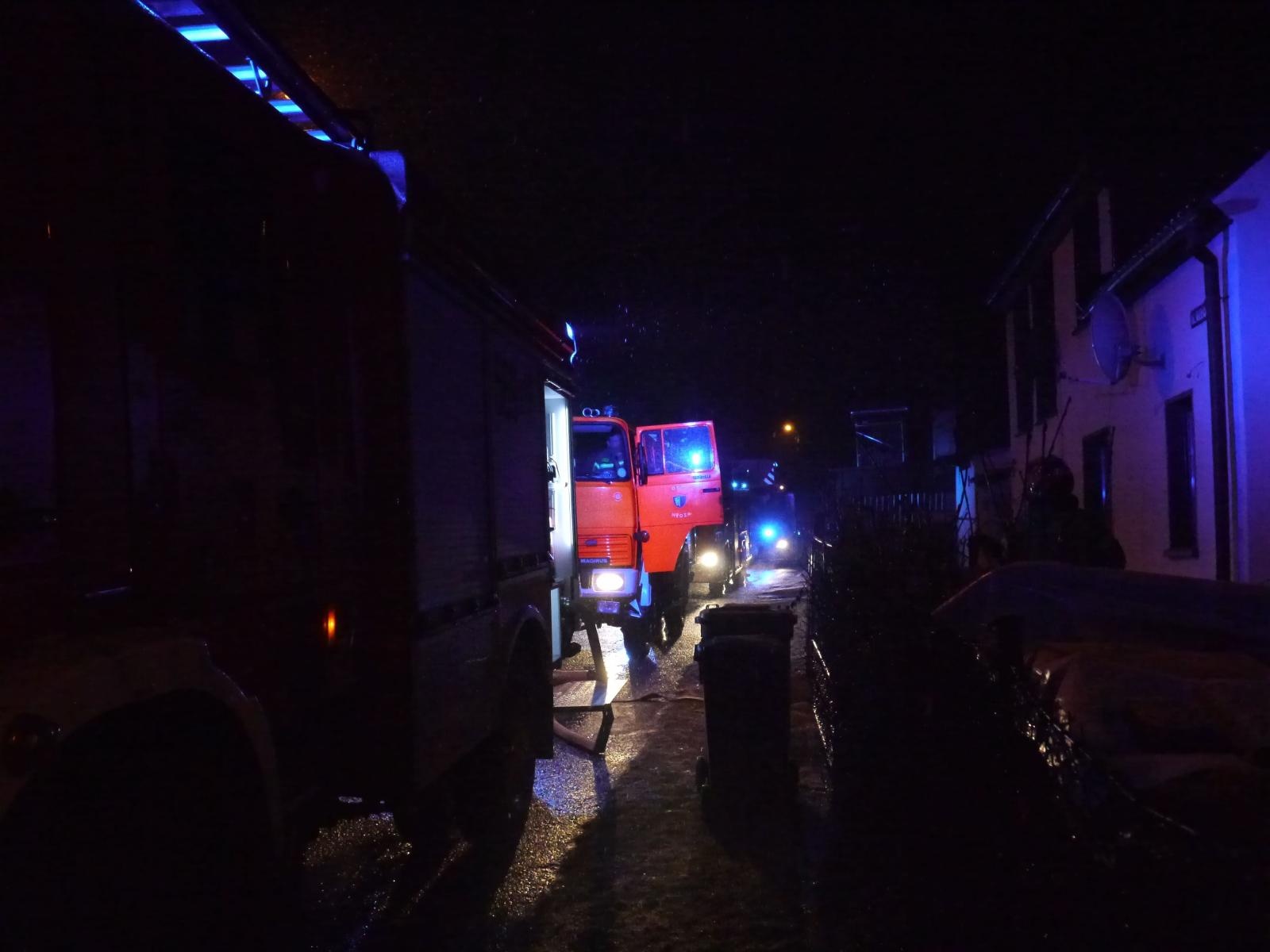 Zdjęcie w galerii na portalu naszraciborz.pl: Iskry z komina przy Rzecznej w Nędzy [FOTO] wiadomości z regionu