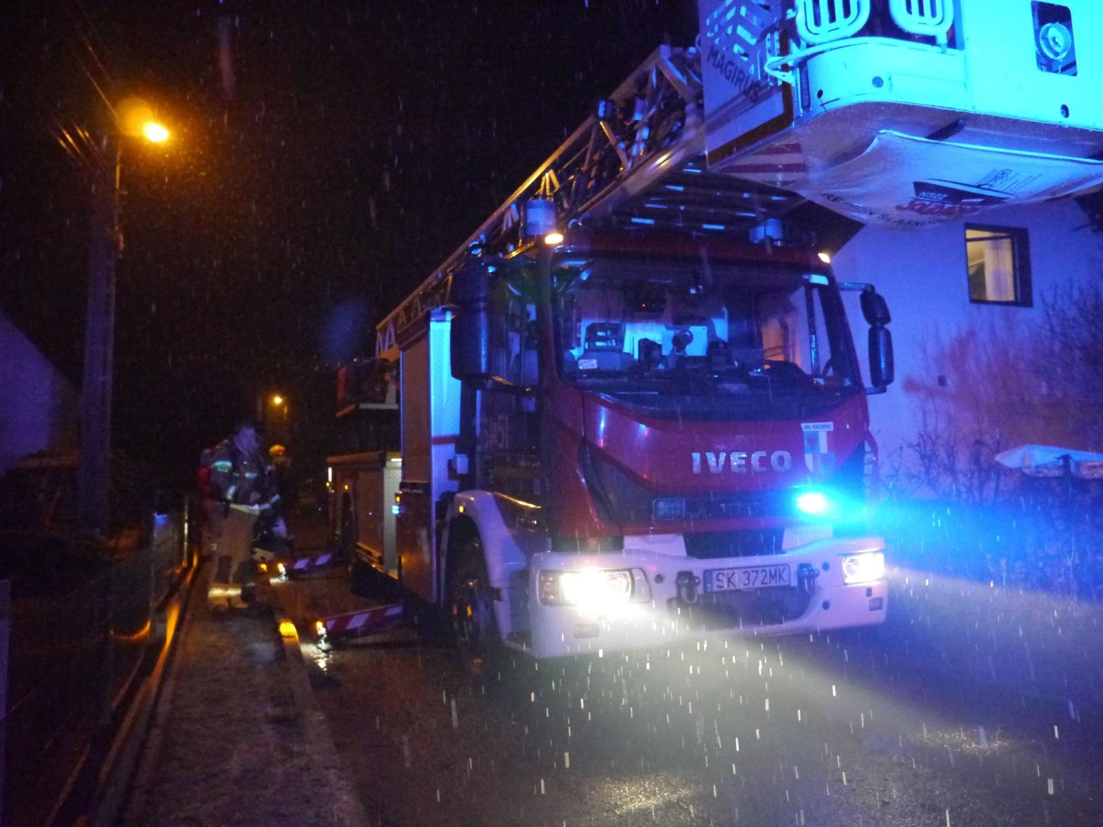 Zdjęcie w galerii na portalu naszraciborz.pl: Iskry z komina przy Rzecznej w Nędzy [FOTO] wiadomości z regionu
