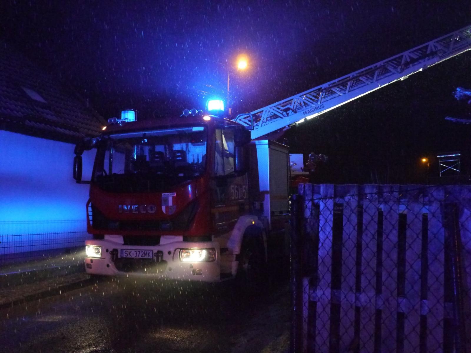 Zdjęcie w galerii na portalu naszraciborz.pl: Iskry z komina przy Rzecznej w Nędzy [FOTO] wiadomości z regionu