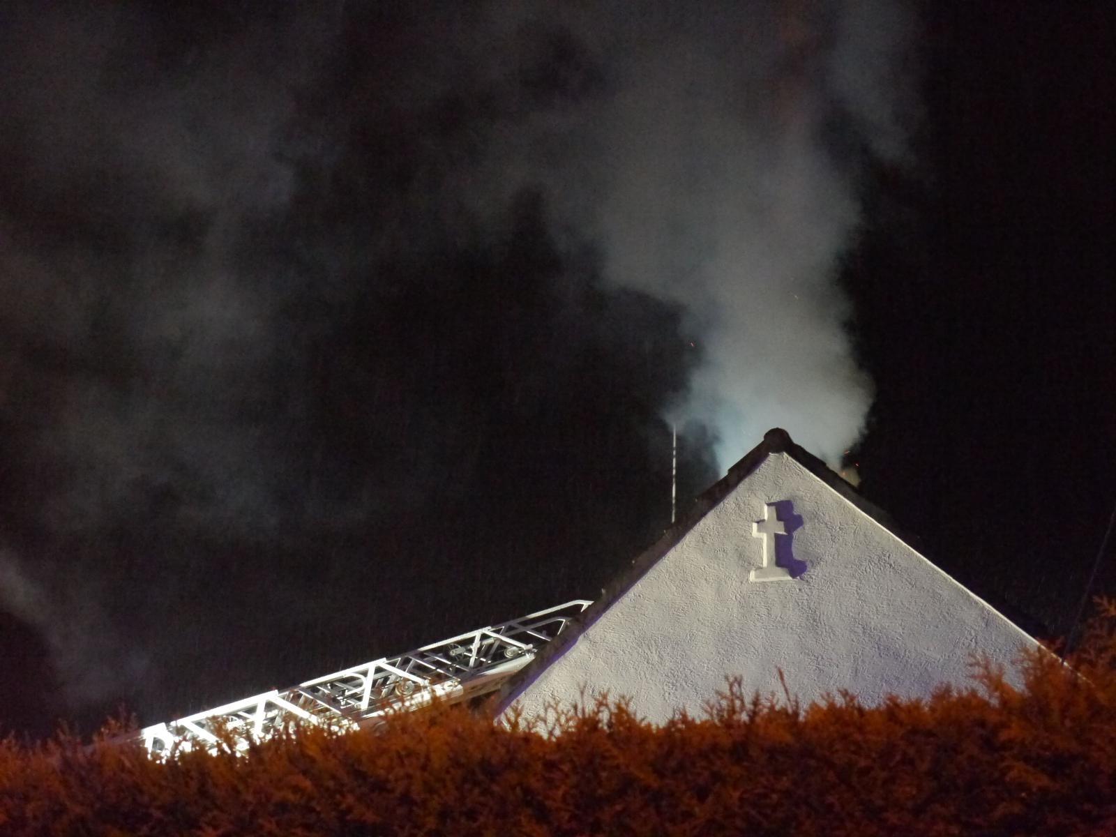 Zdjęcie w galerii na portalu naszraciborz.pl: Iskry z komina przy Rzecznej w Nędzy [FOTO] wiadomości z regionu