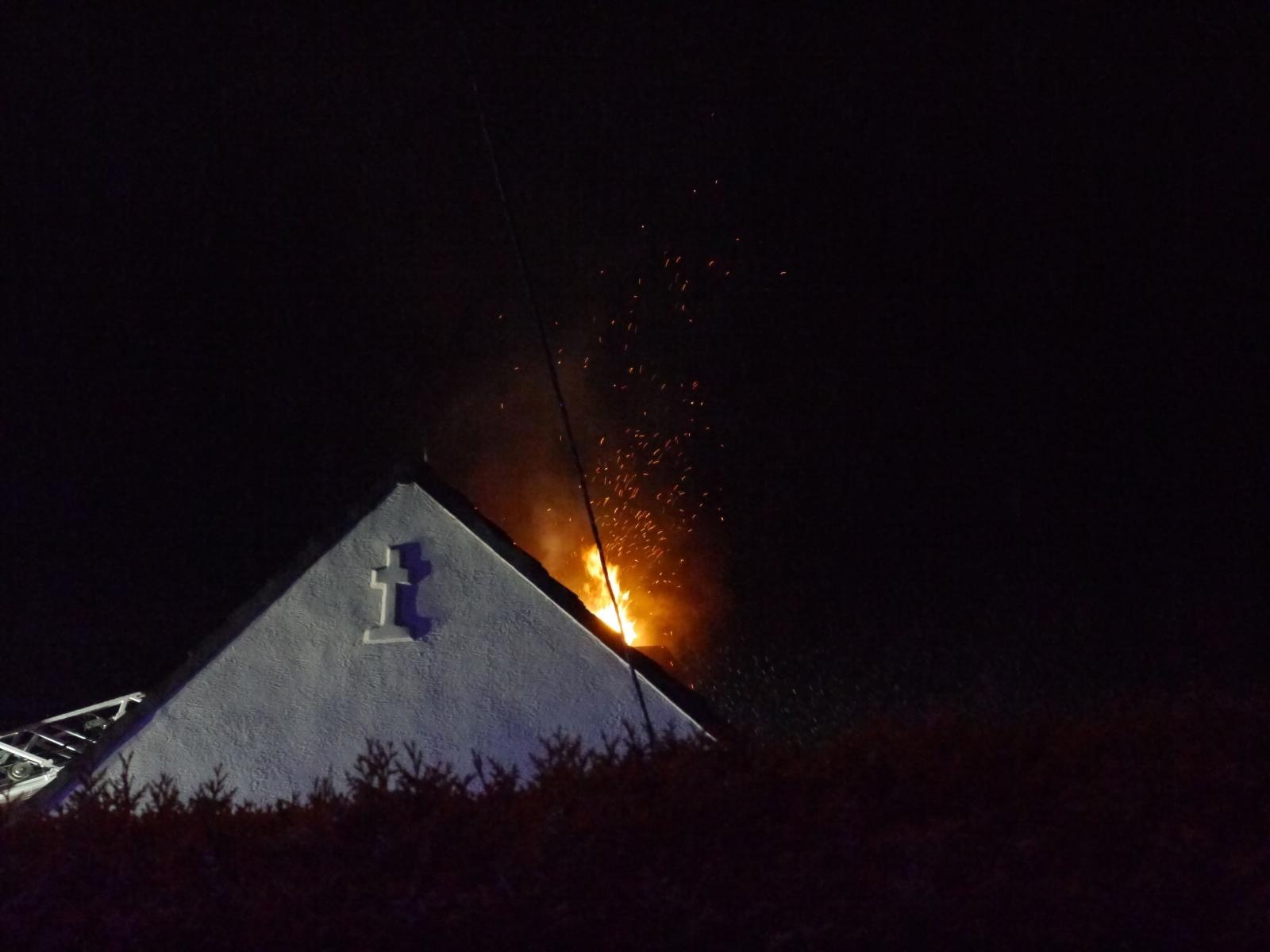 Zdjęcie w galerii na portalu naszraciborz.pl: Iskry z komina przy Rzecznej w Nędzy [FOTO] wiadomości z regionu