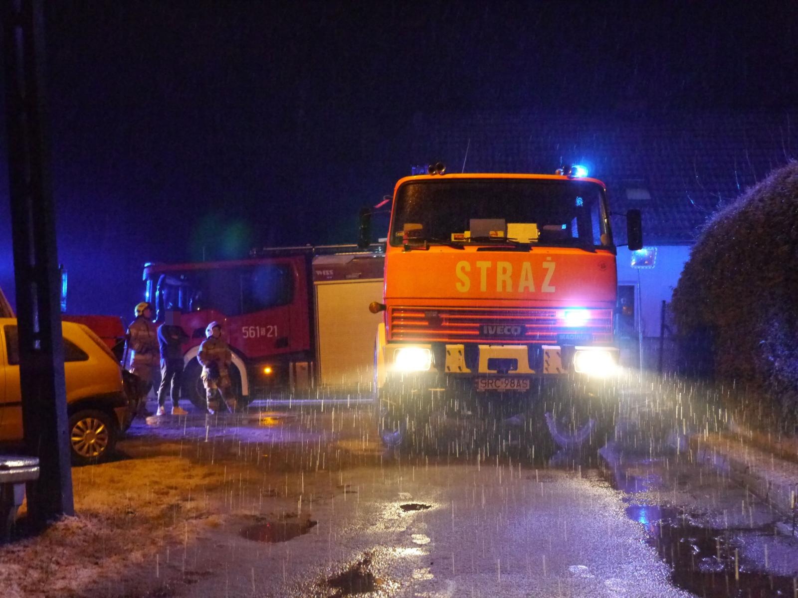 Zdjęcie w galerii na portalu naszraciborz.pl: Iskry z komina przy Rzecznej w Nędzy [FOTO] wiadomości z regionu
