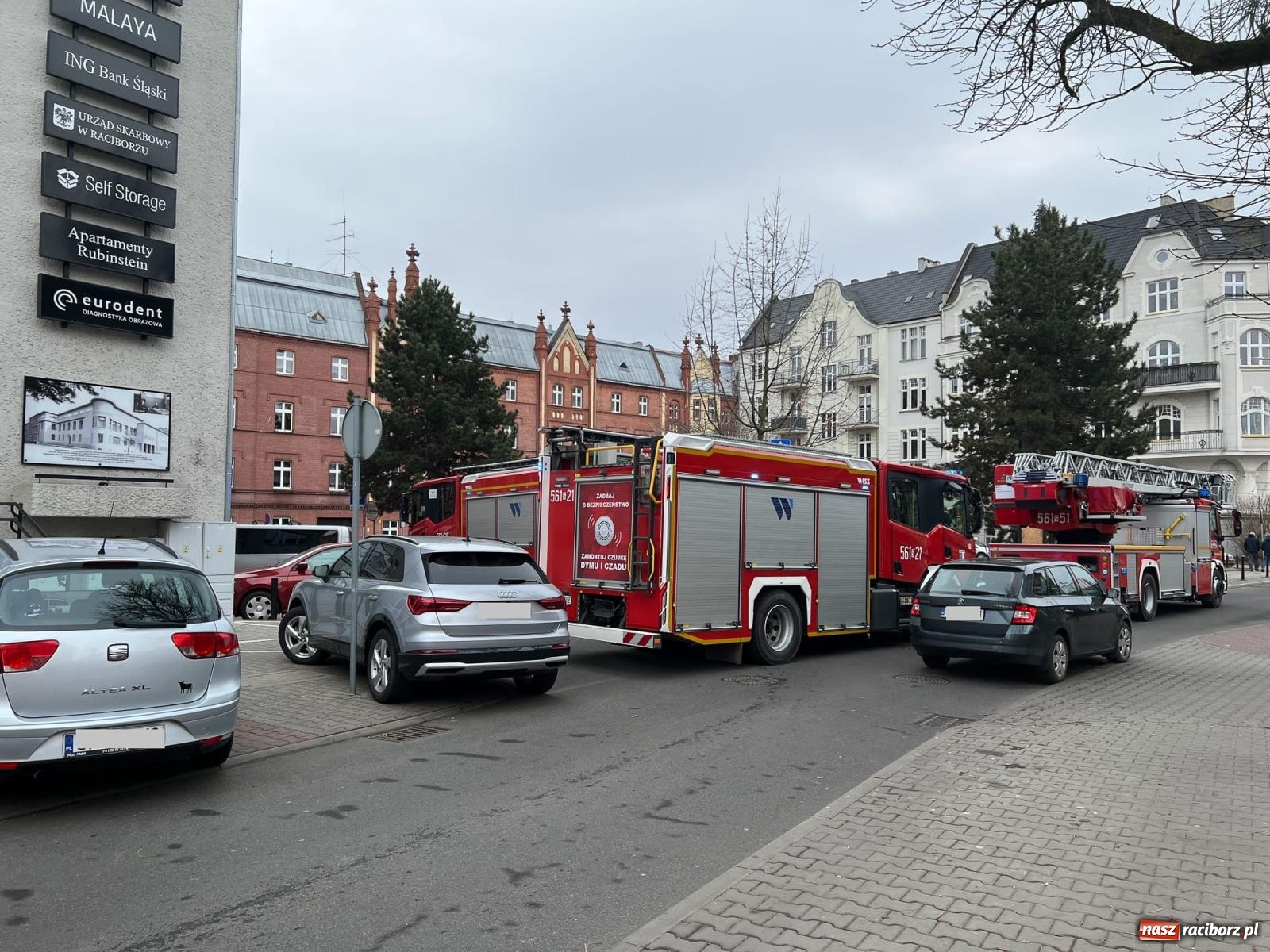 Zdjęcie w galerii na portalu naszraciborz.pl: Raport 998. Strażacka akcja przy Placu Jagiełły wiadomości z regionu