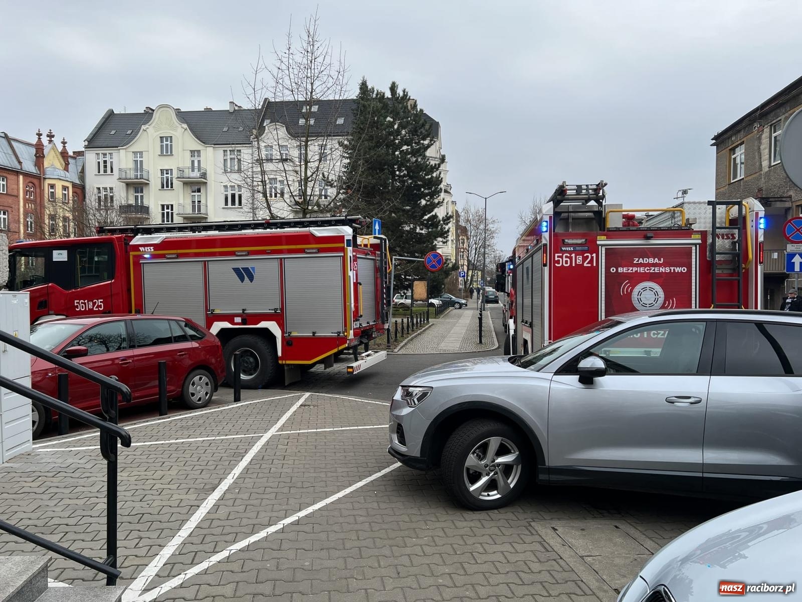 Zdjęcie w galerii na portalu naszraciborz.pl: Raport 998. Strażacka akcja przy Placu Jagiełły wiadomości z regionu