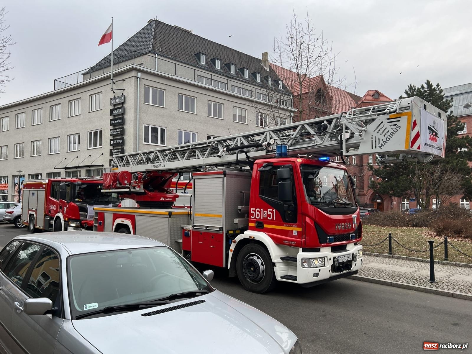 Zdjęcie w galerii na portalu naszraciborz.pl: Raport 998. Strażacka akcja przy Placu Jagiełły wiadomości z regionu