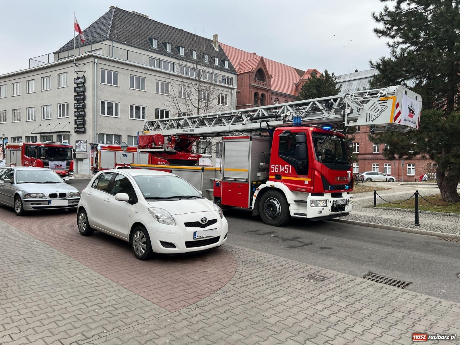 Zdjęcie w galerii na portalu naszraciborz.pl: Raport 998. Strażacka akcja przy Placu Jagiełły wiadomości z regionu