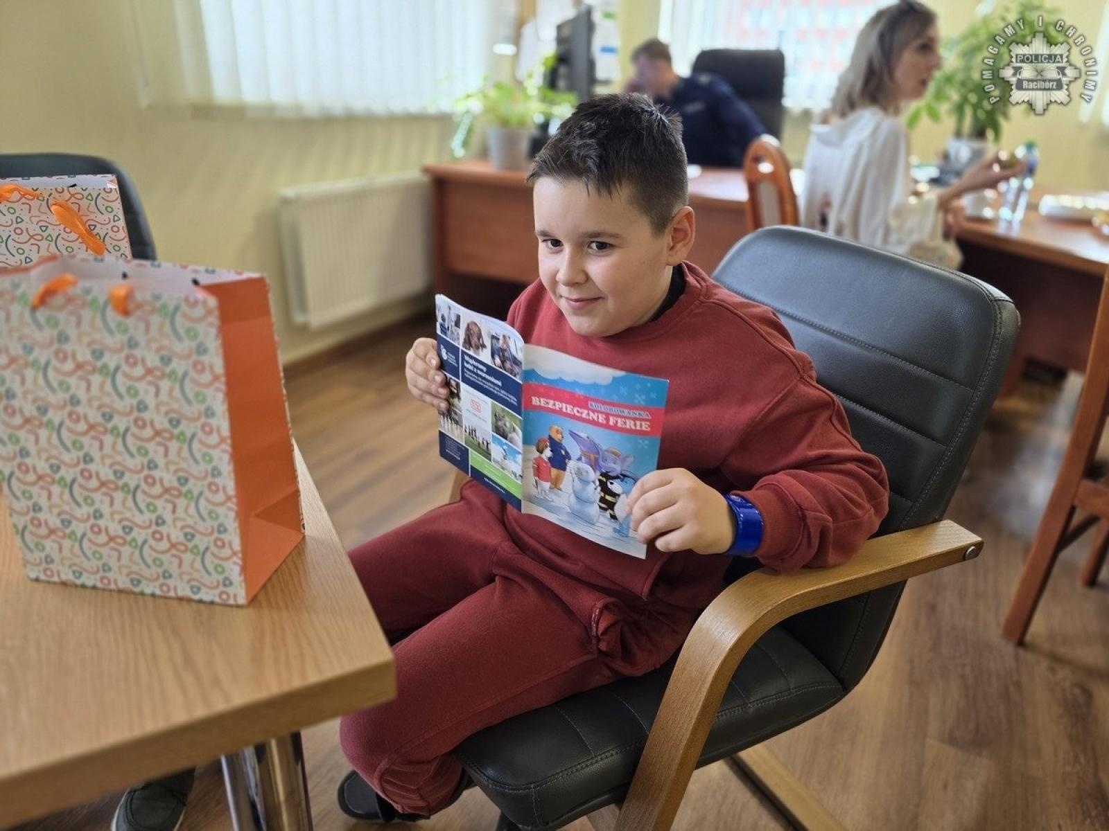 Zdjęcie w galerii na portalu naszraciborz.pl: Zwycięzcy licytacji zwiedzili raciborską komendę [FOTO] wiadomości z regionu