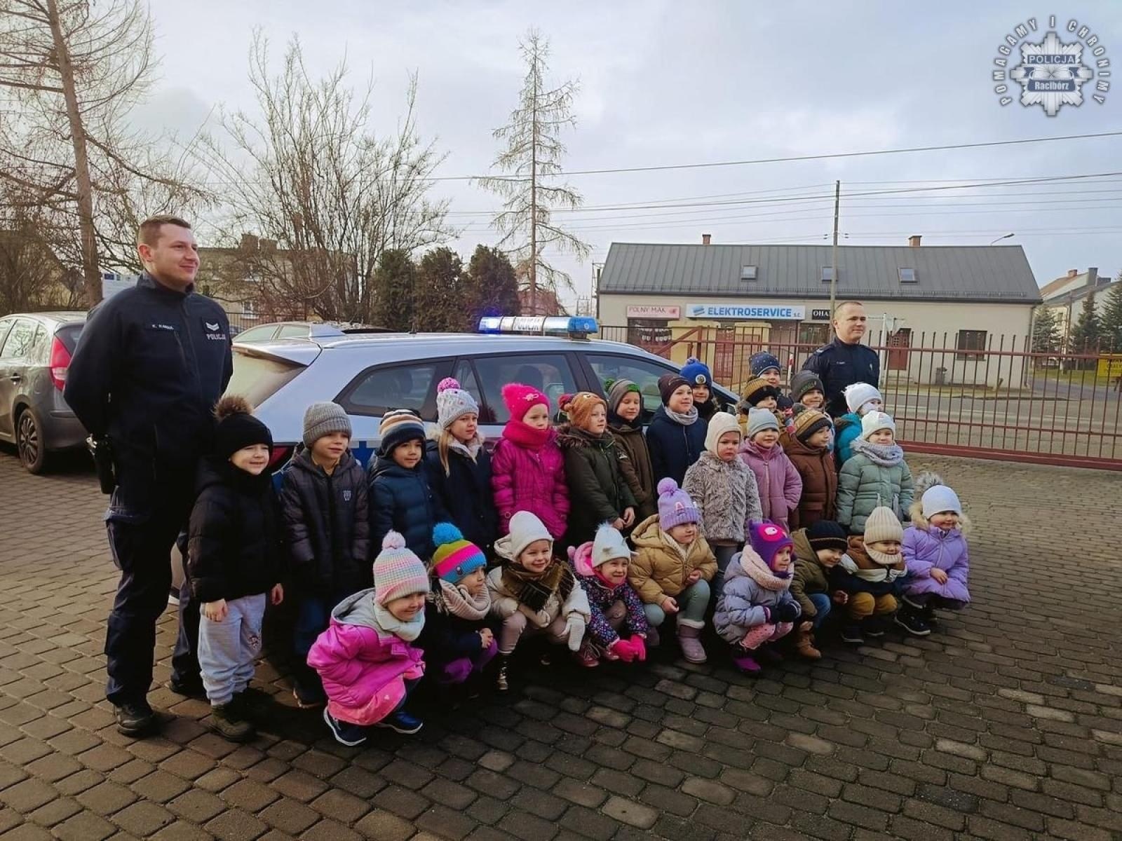 Zdjęcie w galerii na portalu naszraciborz.pl: Dzielnicowi z Krzyżanowic na spotkaniu z dziećmi wiadomości z regionu
