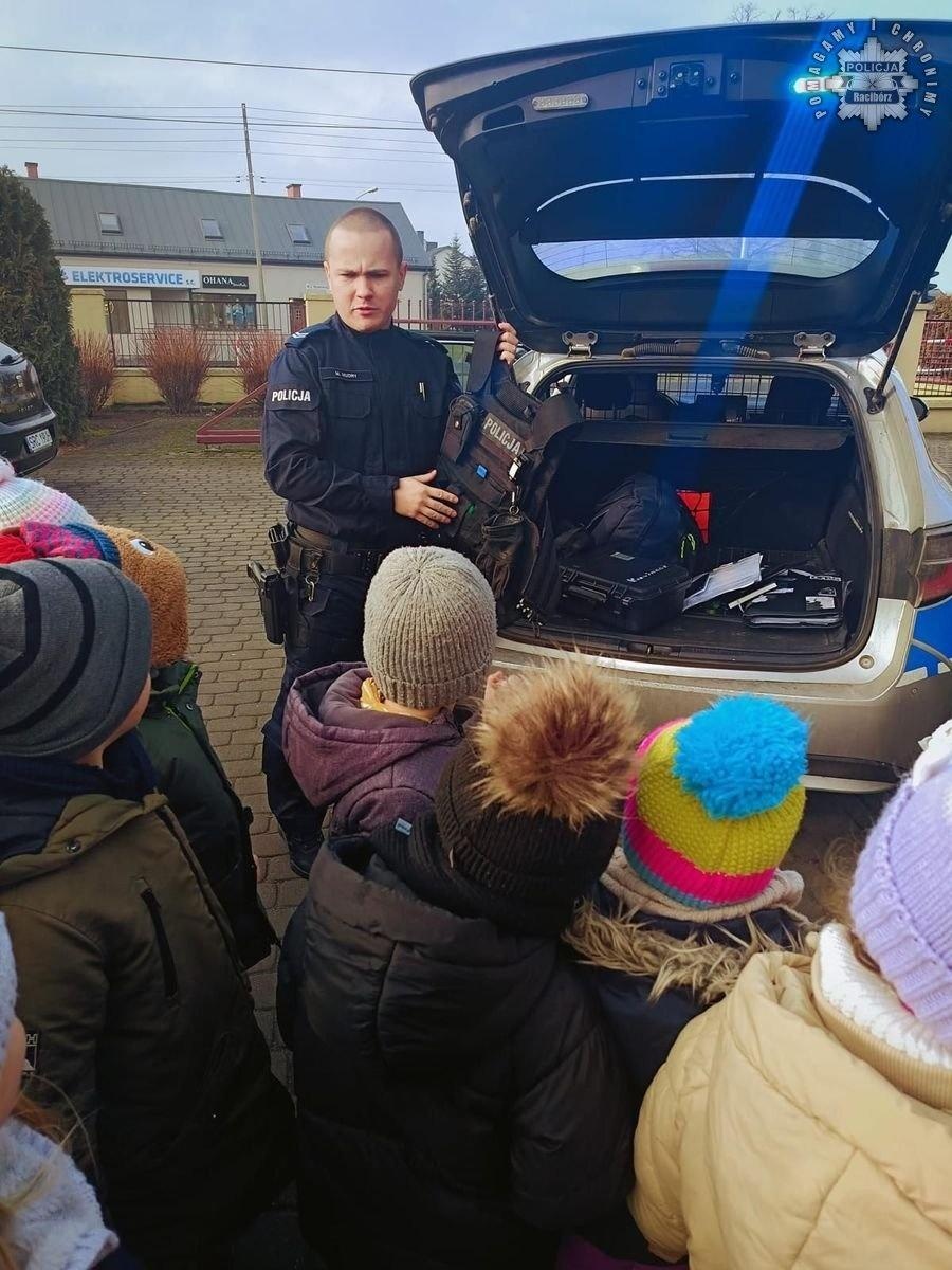 Zdjęcie w galerii na portalu naszraciborz.pl: Dzielnicowi z Krzyżanowic na spotkaniu z dziećmi wiadomości z regionu