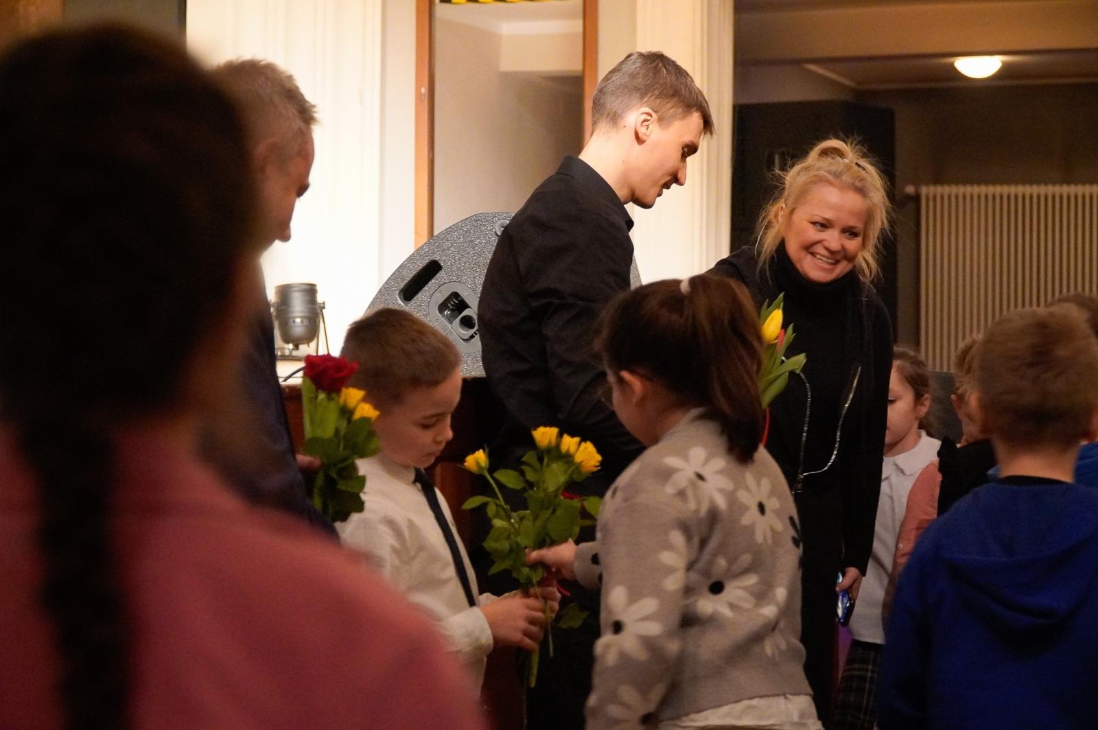 Zdjęcie w galerii na portalu naszraciborz.pl: Największy instrument smyczkowy - KONTRABAS na koncertach umuzykalniających w RCK wiadomości z regionu