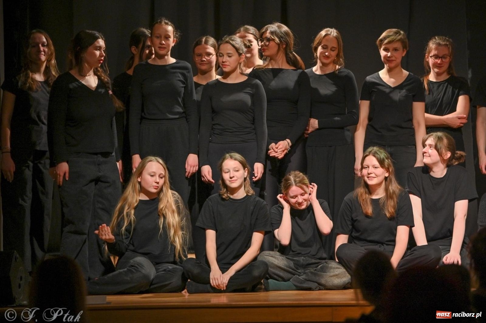 Zdjęcie w galerii na portalu naszraciborz.pl: Magia teatru na scenie MDK. Dwa spektakle Czwartej ściany wiadomości z regionu