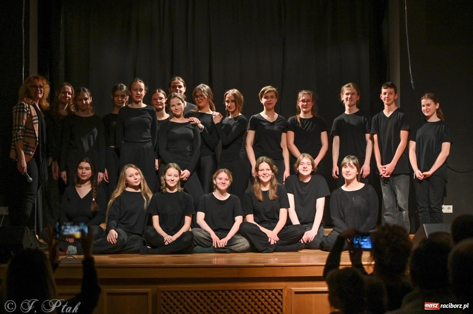 Zdjęcie w galerii na portalu naszraciborz.pl: Magia teatru na scenie MDK. Dwa spektakle Czwartej ściany wiadomości z regionu