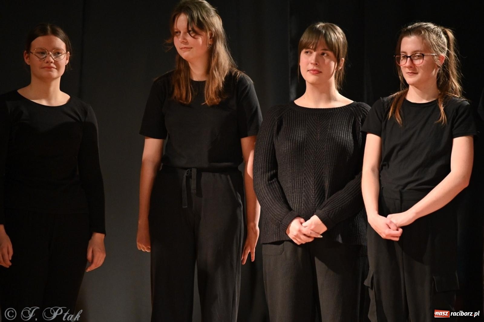 Zdjęcie w galerii na portalu naszraciborz.pl: Magia teatru na scenie MDK. Dwa spektakle Czwartej ściany wiadomości z regionu