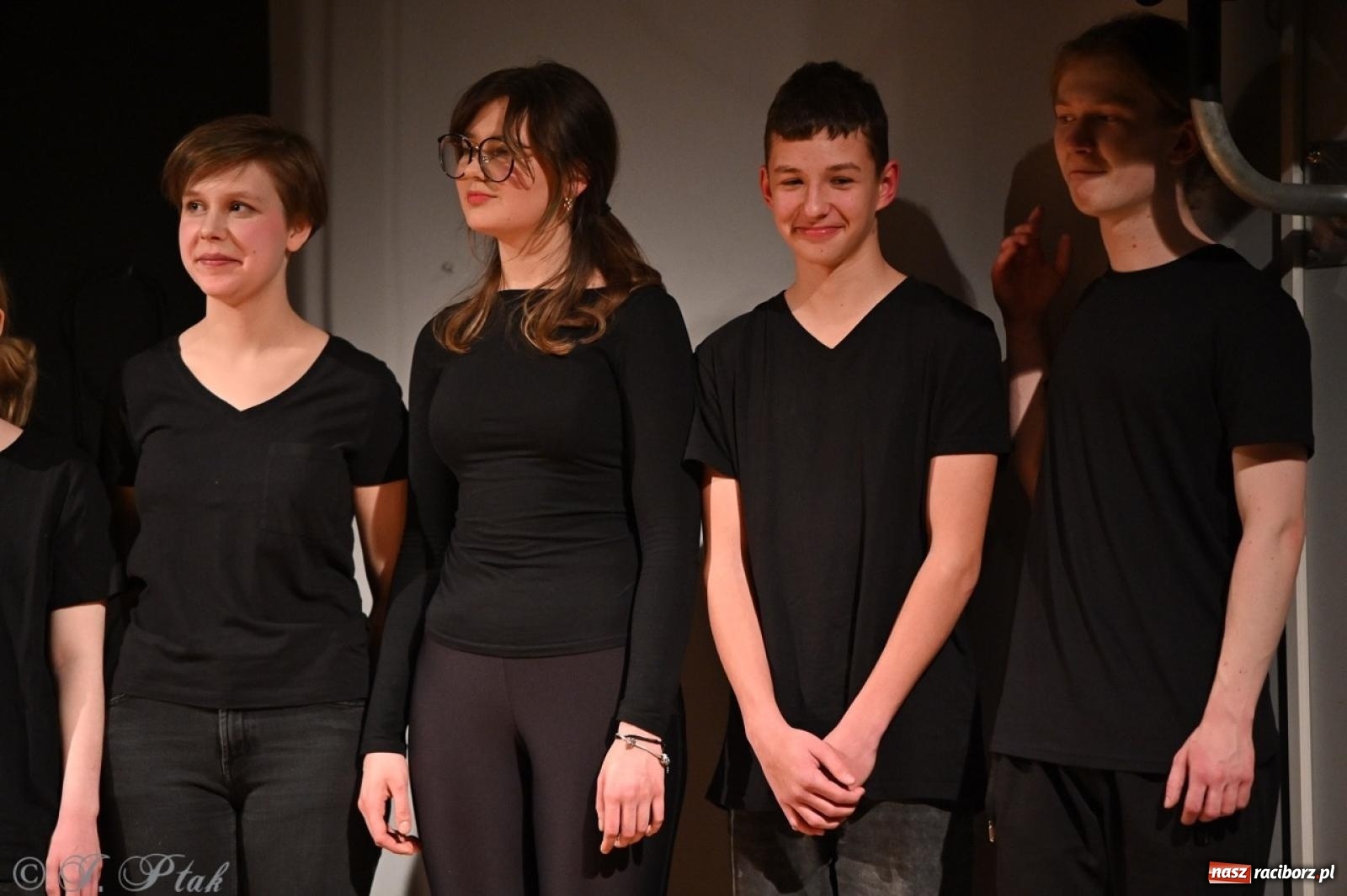 Zdjęcie w galerii na portalu naszraciborz.pl: Magia teatru na scenie MDK. Dwa spektakle Czwartej ściany wiadomości z regionu