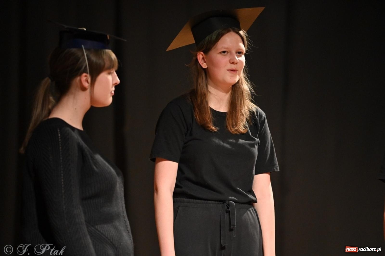 Zdjęcie w galerii na portalu naszraciborz.pl: Magia teatru na scenie MDK. Dwa spektakle Czwartej ściany wiadomości z regionu