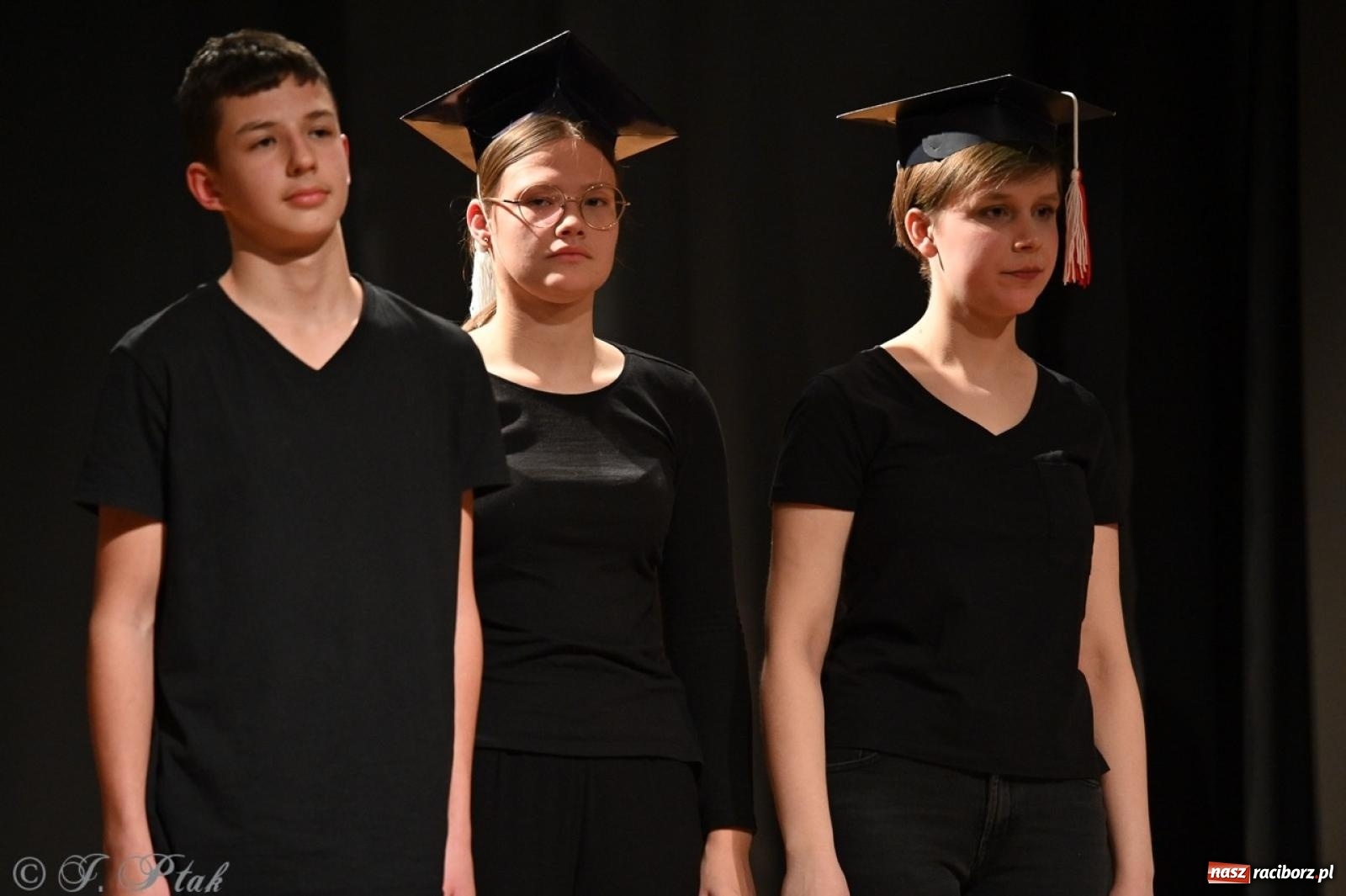 Zdjęcie w galerii na portalu naszraciborz.pl: Magia teatru na scenie MDK. Dwa spektakle Czwartej ściany wiadomości z regionu