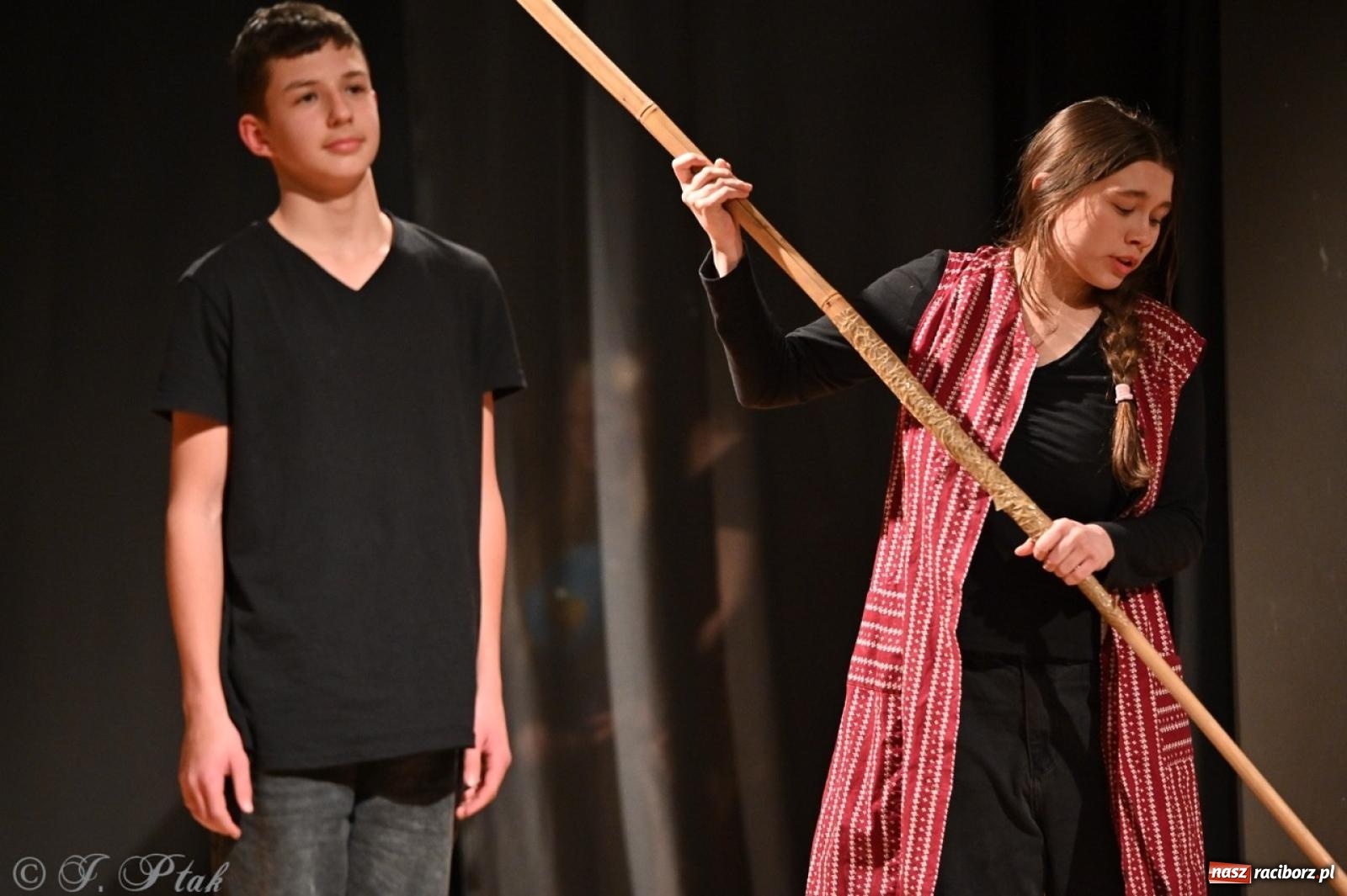 Zdjęcie w galerii na portalu naszraciborz.pl: Magia teatru na scenie MDK. Dwa spektakle Czwartej ściany wiadomości z regionu