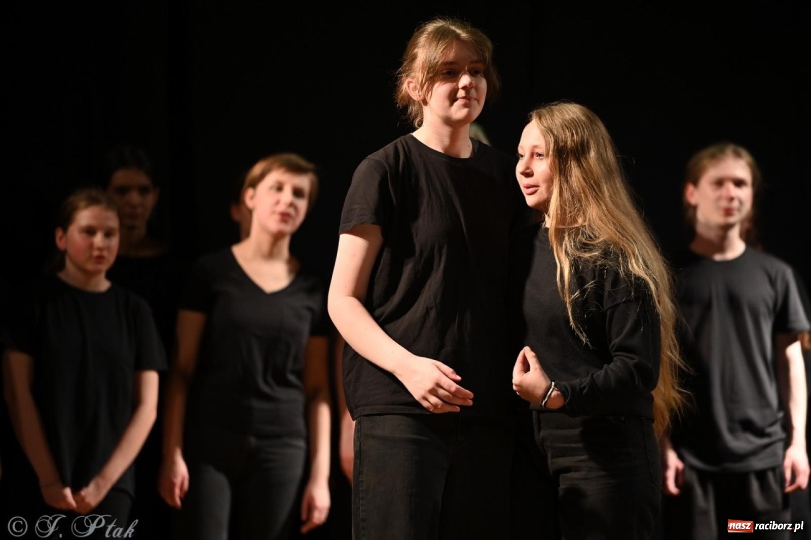 Zdjęcie w galerii na portalu naszraciborz.pl: Magia teatru na scenie MDK. Dwa spektakle Czwartej ściany wiadomości z regionu