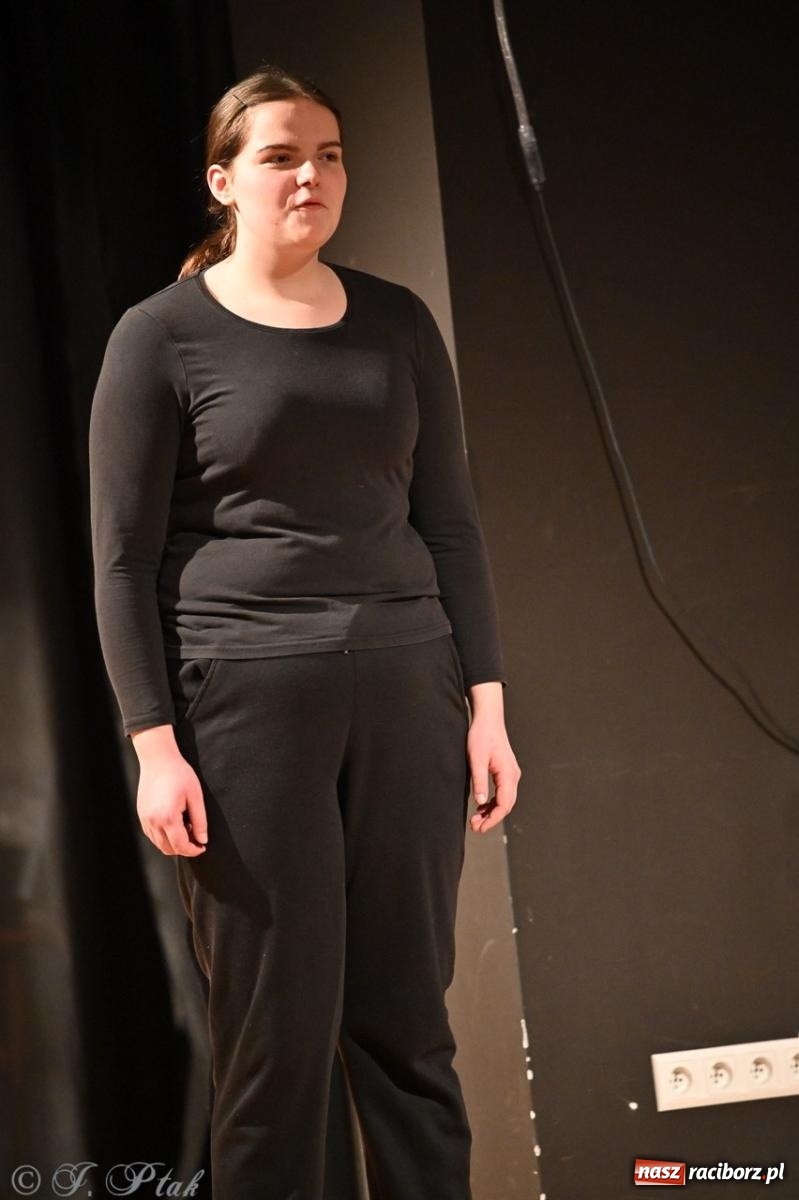 Zdjęcie w galerii na portalu naszraciborz.pl: Magia teatru na scenie MDK. Dwa spektakle Czwartej ściany wiadomości z regionu