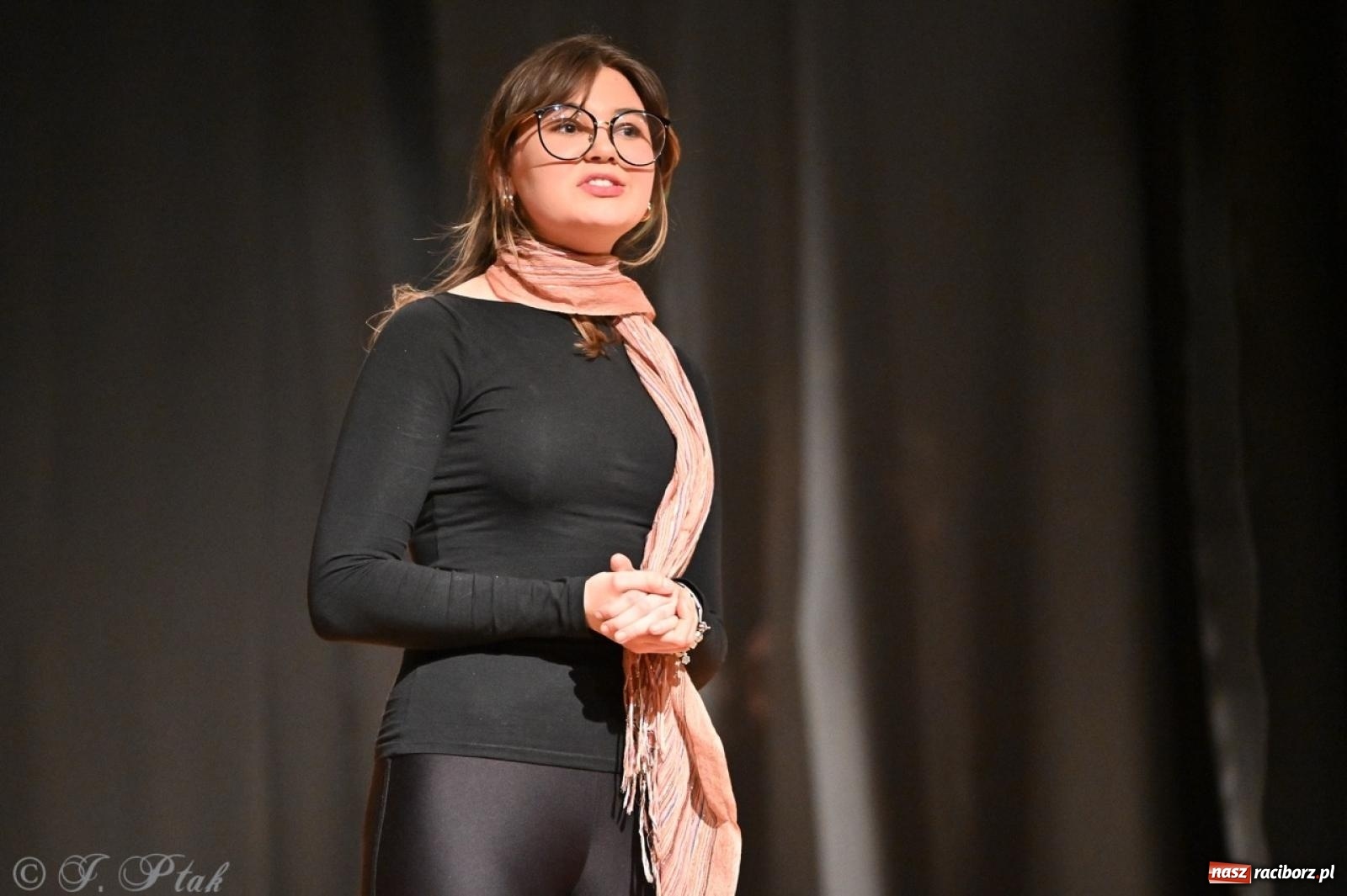 Zdjęcie w galerii na portalu naszraciborz.pl: Magia teatru na scenie MDK. Dwa spektakle Czwartej ściany wiadomości z regionu