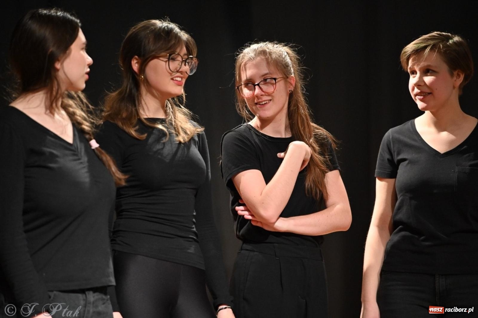 Zdjęcie w galerii na portalu naszraciborz.pl: Magia teatru na scenie MDK. Dwa spektakle Czwartej ściany wiadomości z regionu