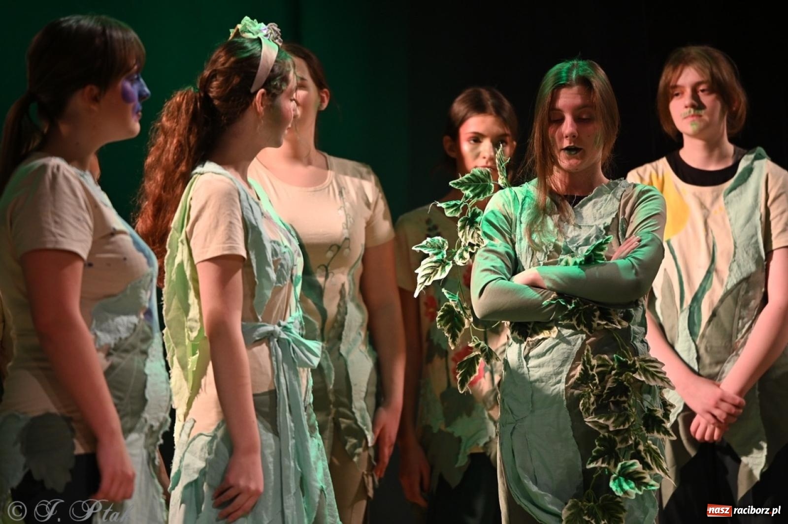 Zdjęcie w galerii na portalu naszraciborz.pl: Magia teatru na scenie MDK. Dwa spektakle Czwartej ściany wiadomości z regionu