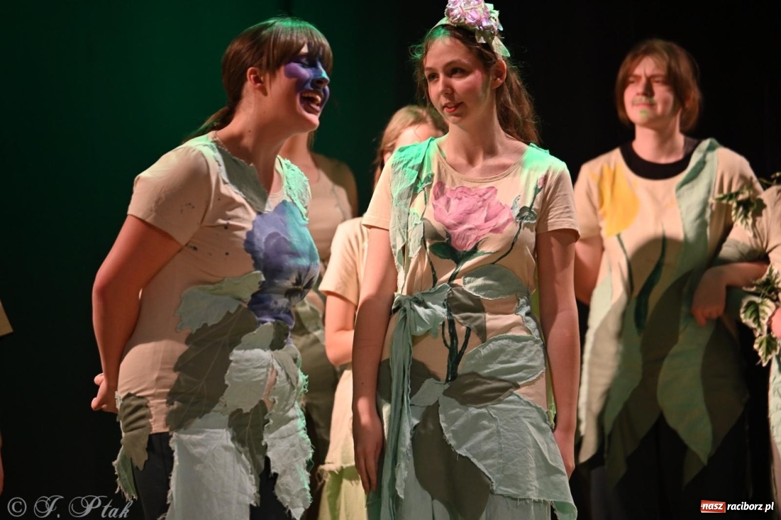 Zdjęcie w galerii na portalu naszraciborz.pl: Magia teatru na scenie MDK. Dwa spektakle Czwartej ściany wiadomości z regionu