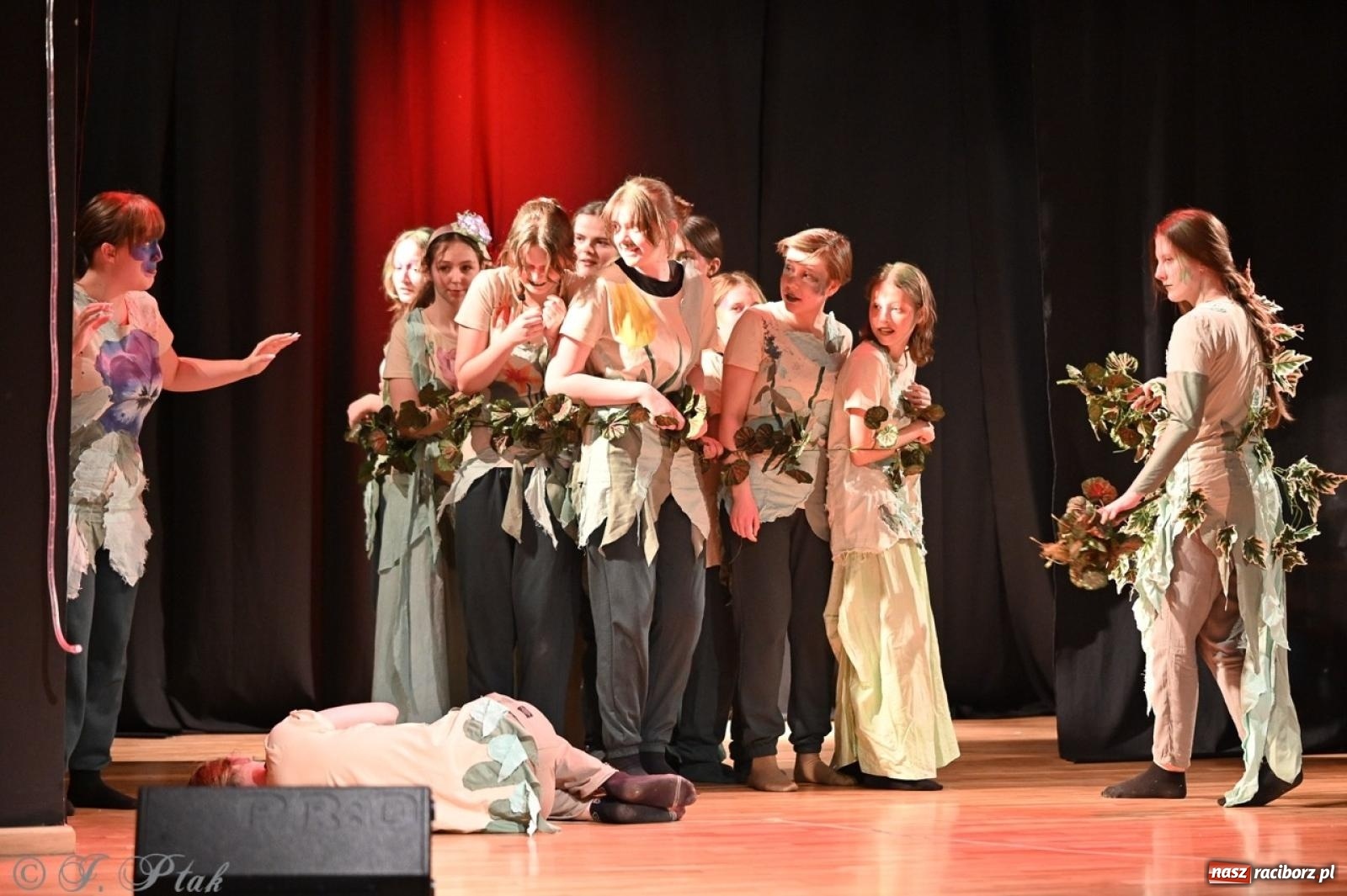 Zdjęcie w galerii na portalu naszraciborz.pl: Magia teatru na scenie MDK. Dwa spektakle Czwartej ściany wiadomości z regionu