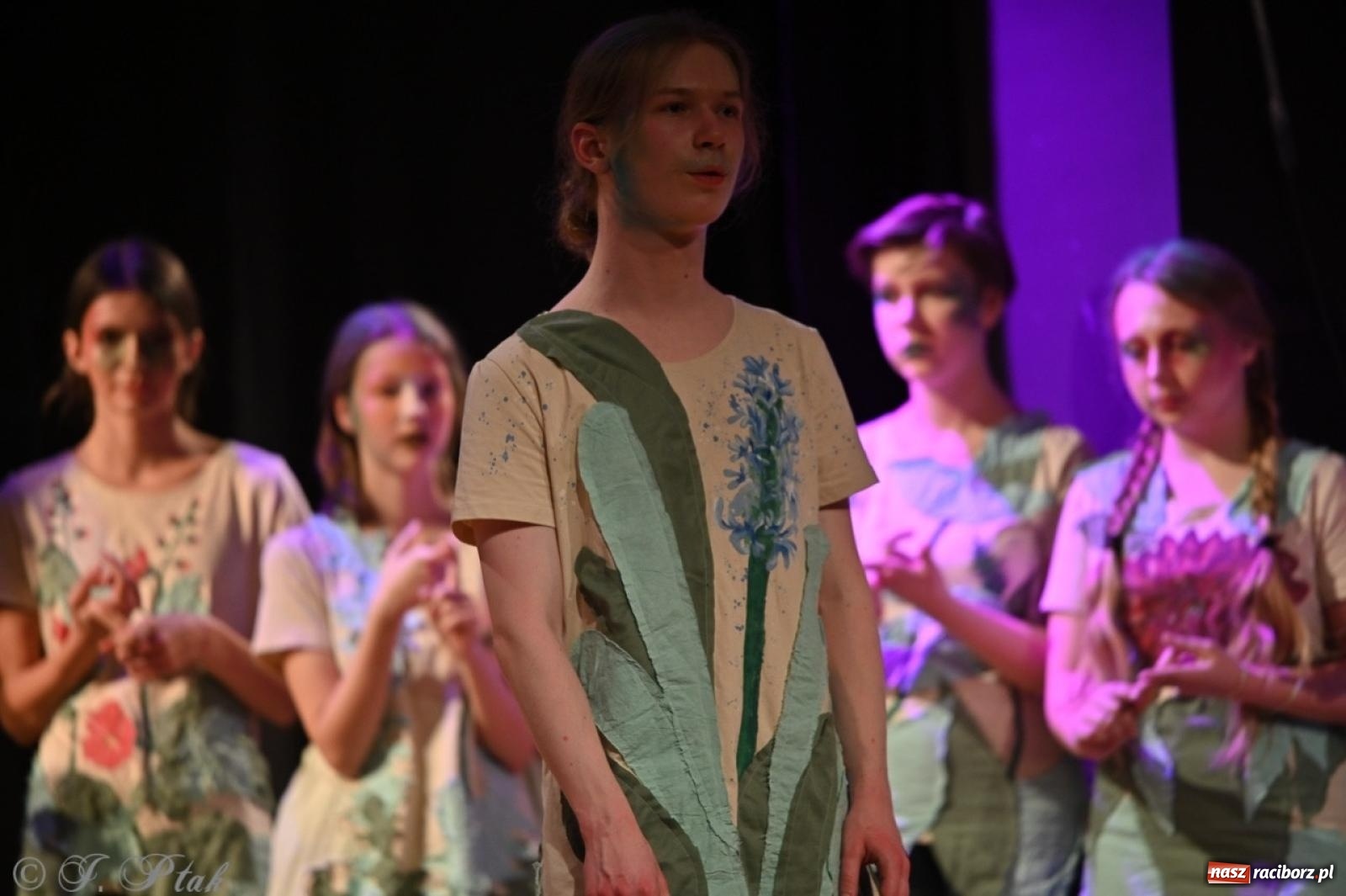 Zdjęcie w galerii na portalu naszraciborz.pl: Magia teatru na scenie MDK. Dwa spektakle Czwartej ściany wiadomości z regionu