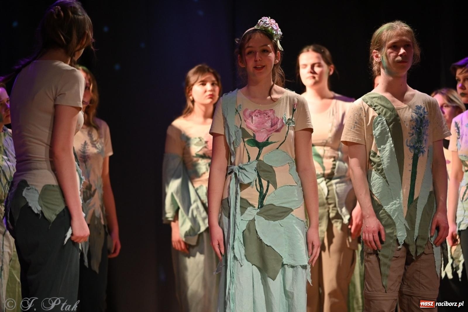 Zdjęcie w galerii na portalu naszraciborz.pl: Magia teatru na scenie MDK. Dwa spektakle Czwartej ściany wiadomości z regionu