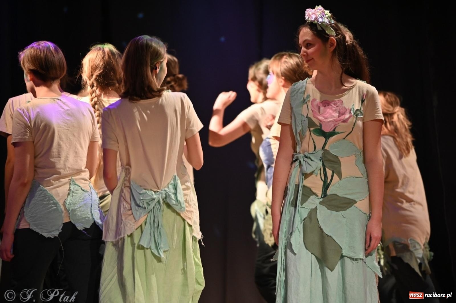 Zdjęcie w galerii na portalu naszraciborz.pl: Magia teatru na scenie MDK. Dwa spektakle Czwartej ściany wiadomości z regionu