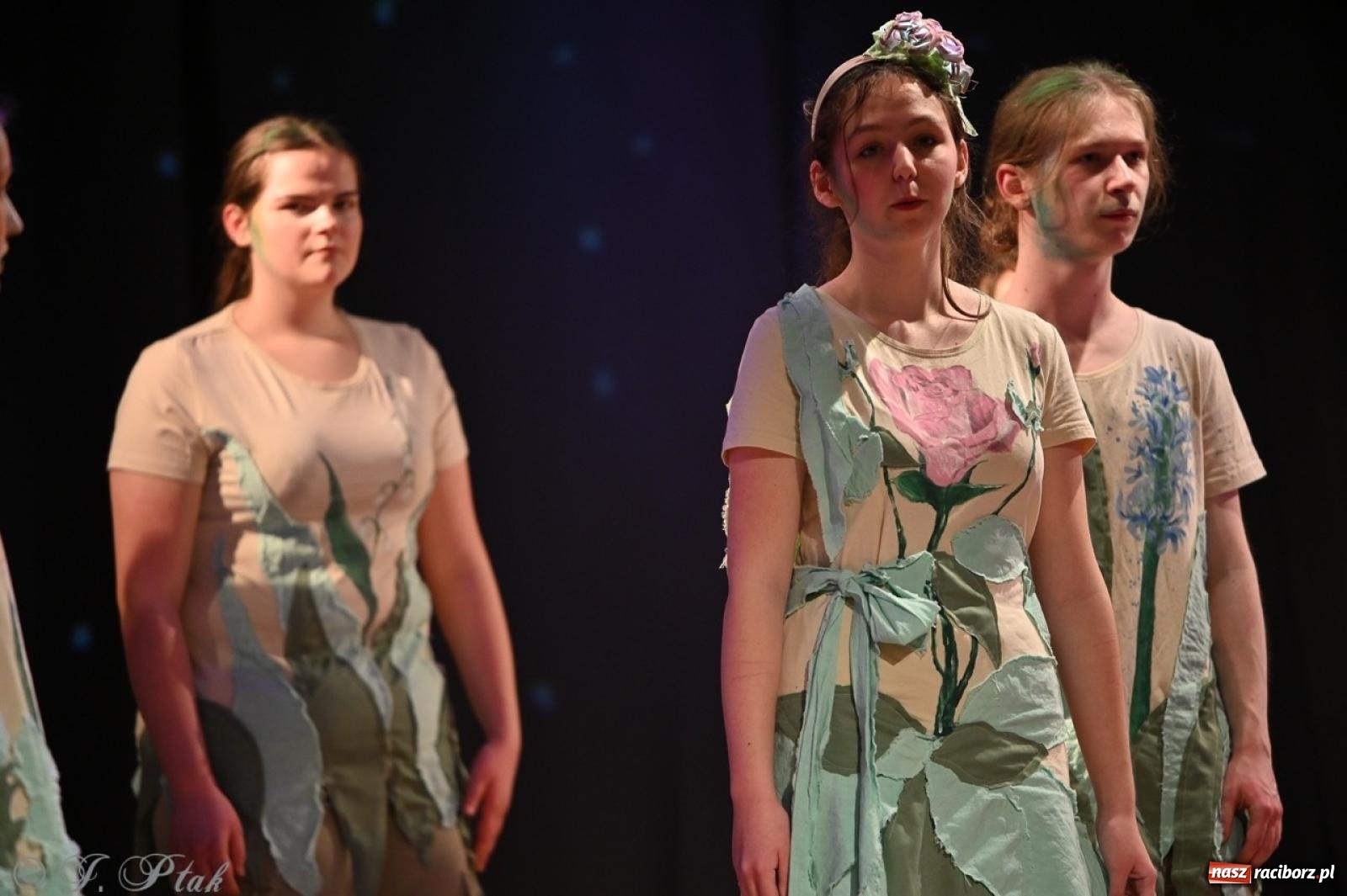 Zdjęcie w galerii na portalu naszraciborz.pl: Magia teatru na scenie MDK. Dwa spektakle Czwartej ściany wiadomości z regionu