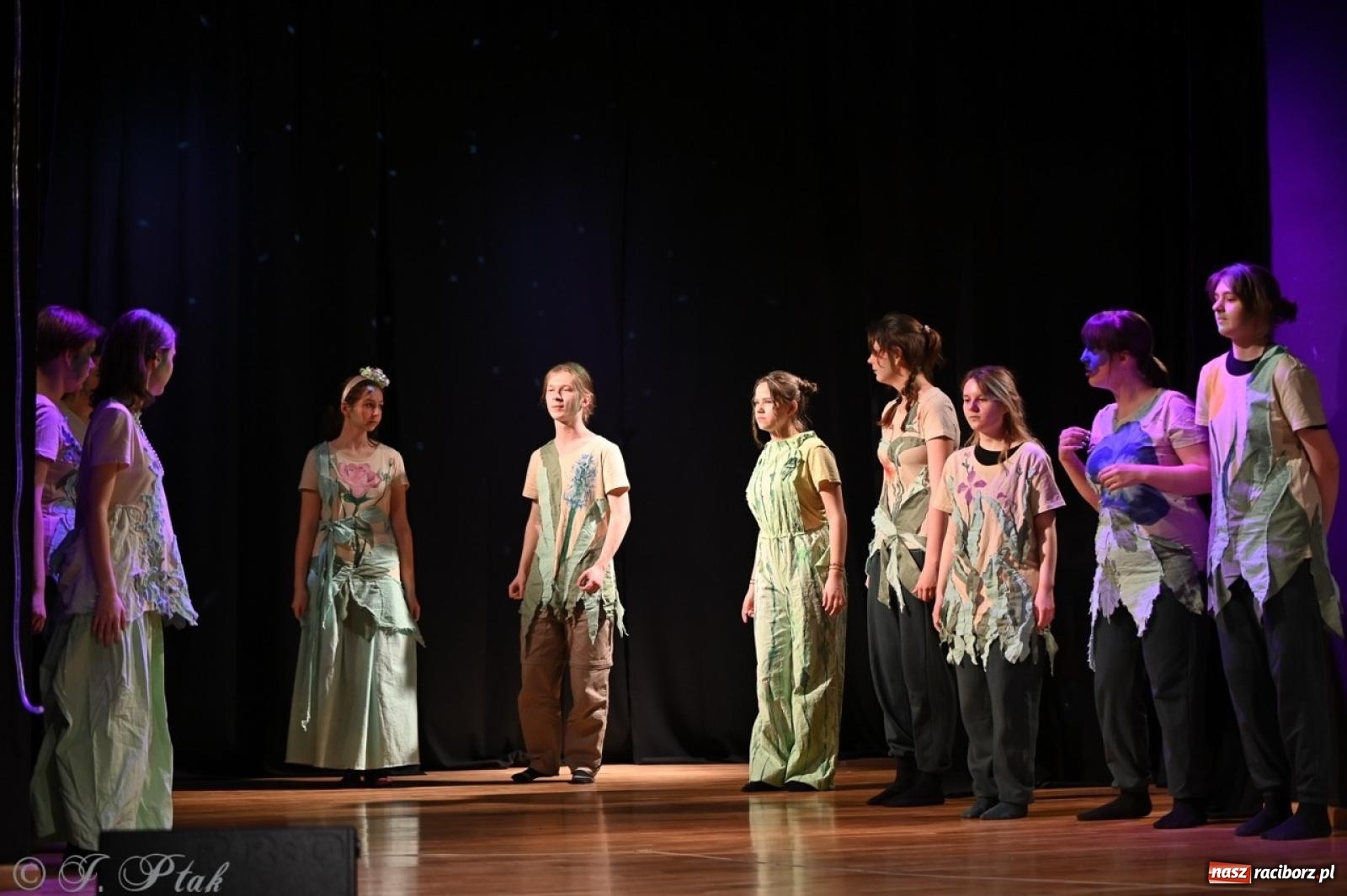 Zdjęcie w galerii na portalu naszraciborz.pl: Magia teatru na scenie MDK. Dwa spektakle Czwartej ściany wiadomości z regionu