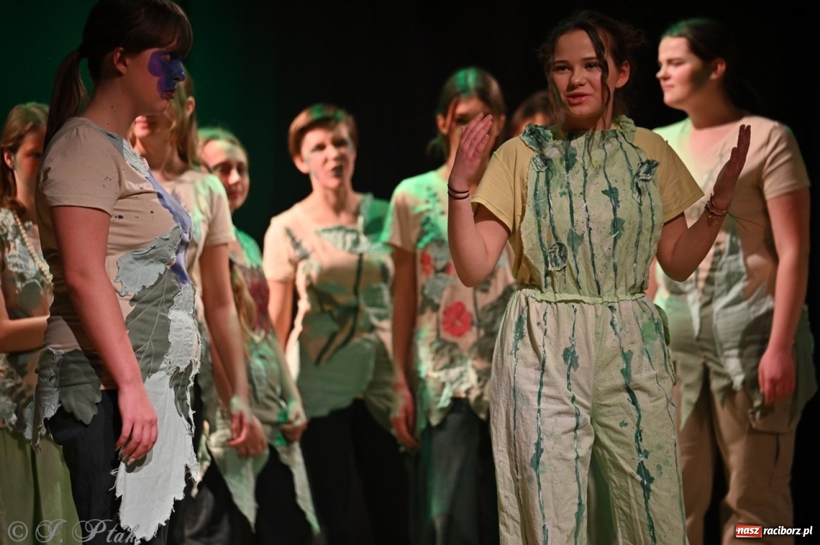 Zdjęcie w galerii na portalu naszraciborz.pl: Magia teatru na scenie MDK. Dwa spektakle Czwartej ściany wiadomości z regionu