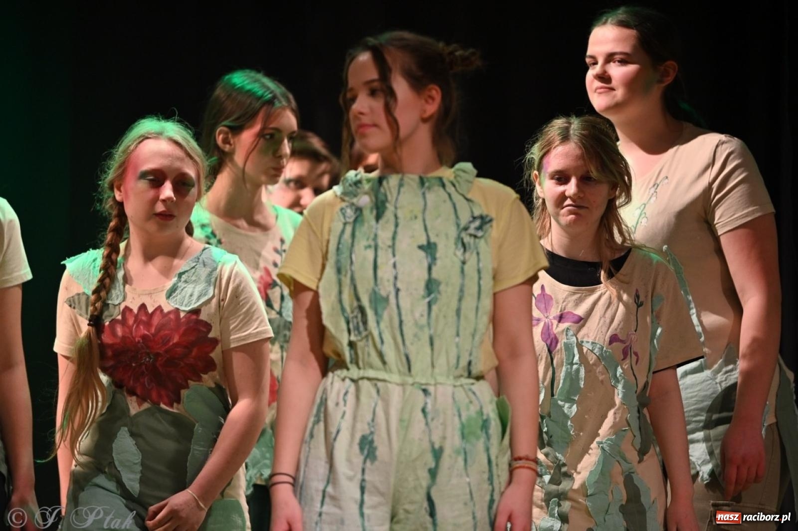 Zdjęcie w galerii na portalu naszraciborz.pl: Magia teatru na scenie MDK. Dwa spektakle Czwartej ściany wiadomości z regionu