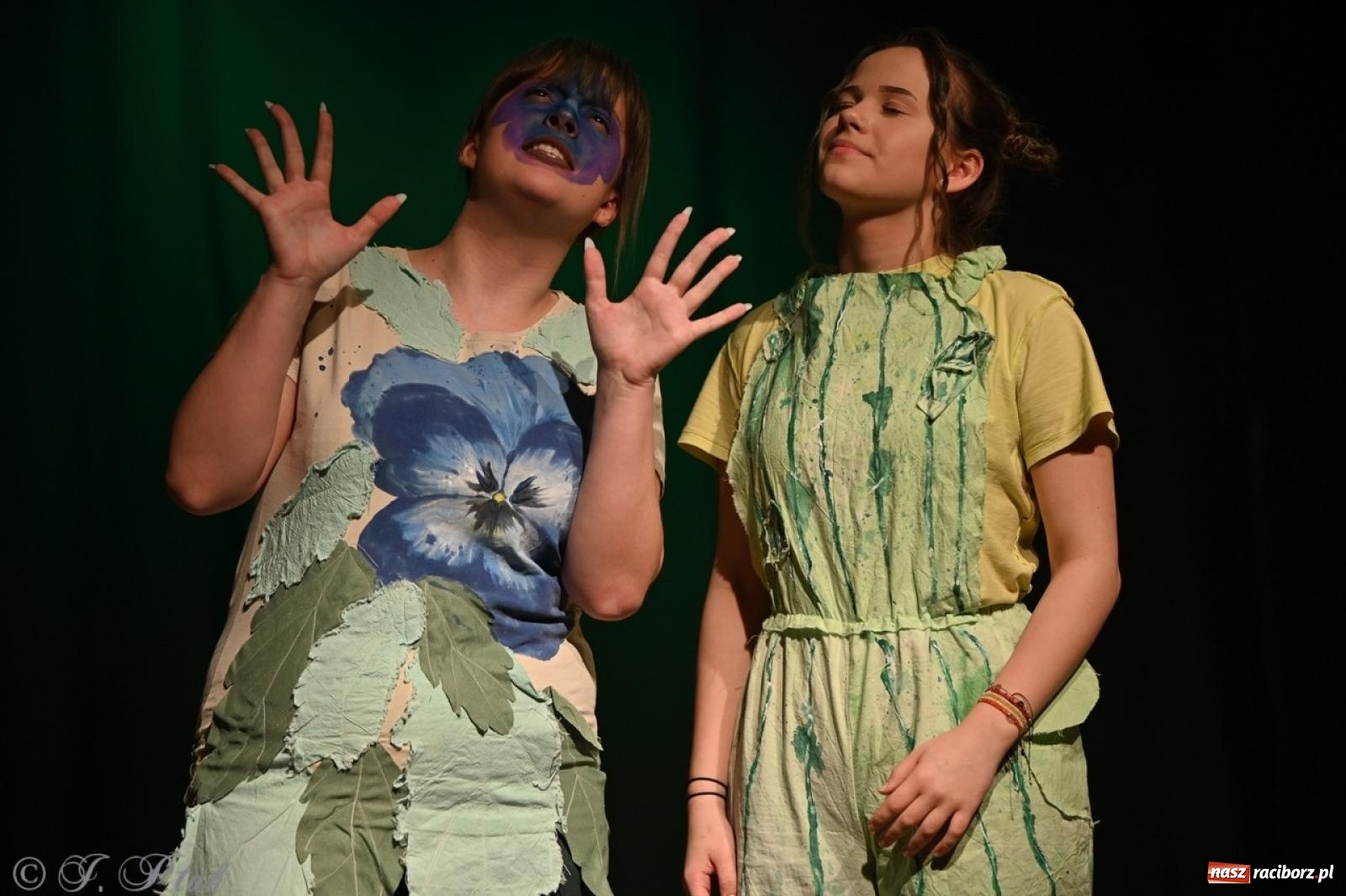 Zdjęcie w galerii na portalu naszraciborz.pl: Magia teatru na scenie MDK. Dwa spektakle Czwartej ściany wiadomości z regionu