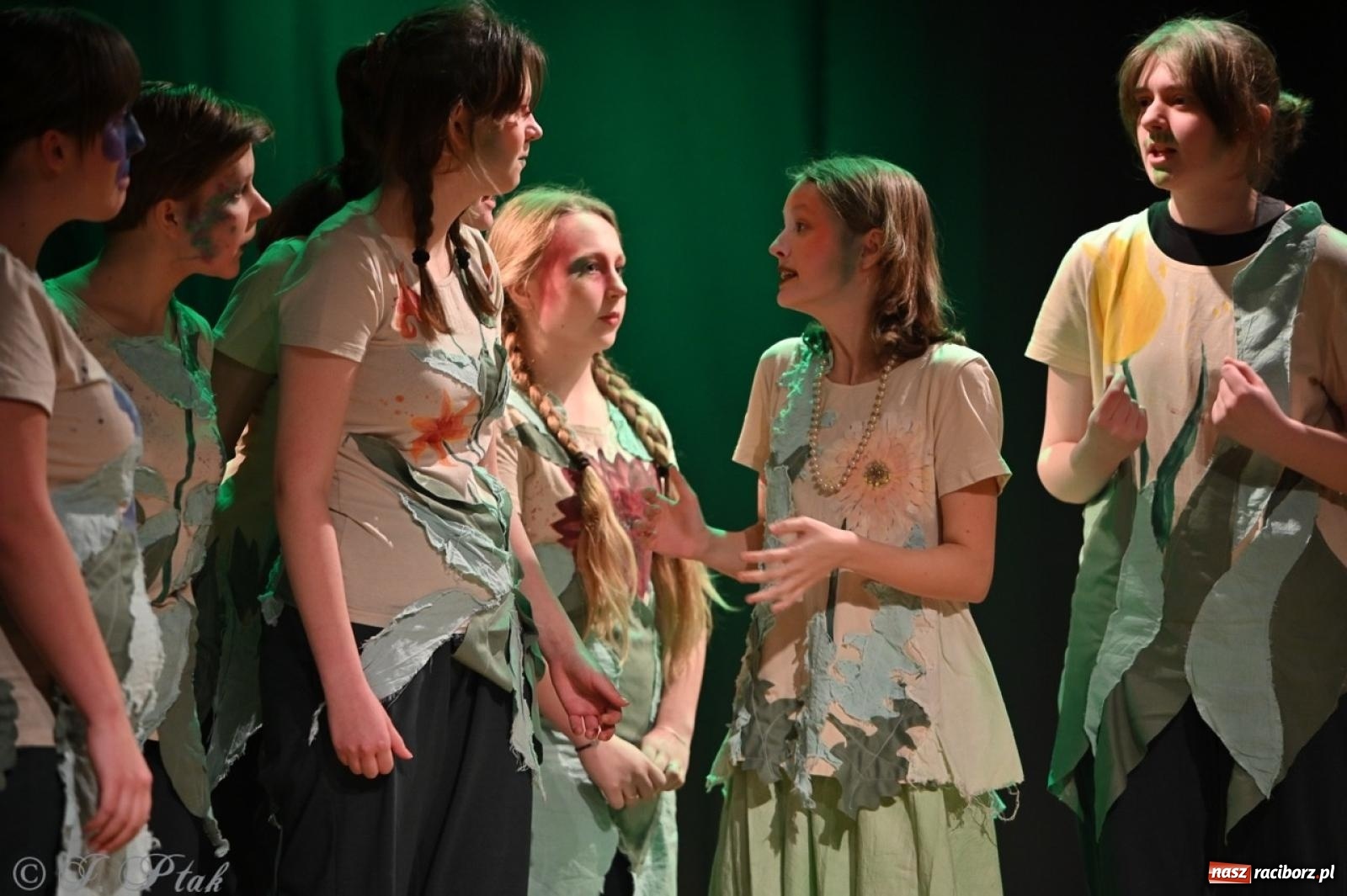 Zdjęcie w galerii na portalu naszraciborz.pl: Magia teatru na scenie MDK. Dwa spektakle Czwartej ściany wiadomości z regionu