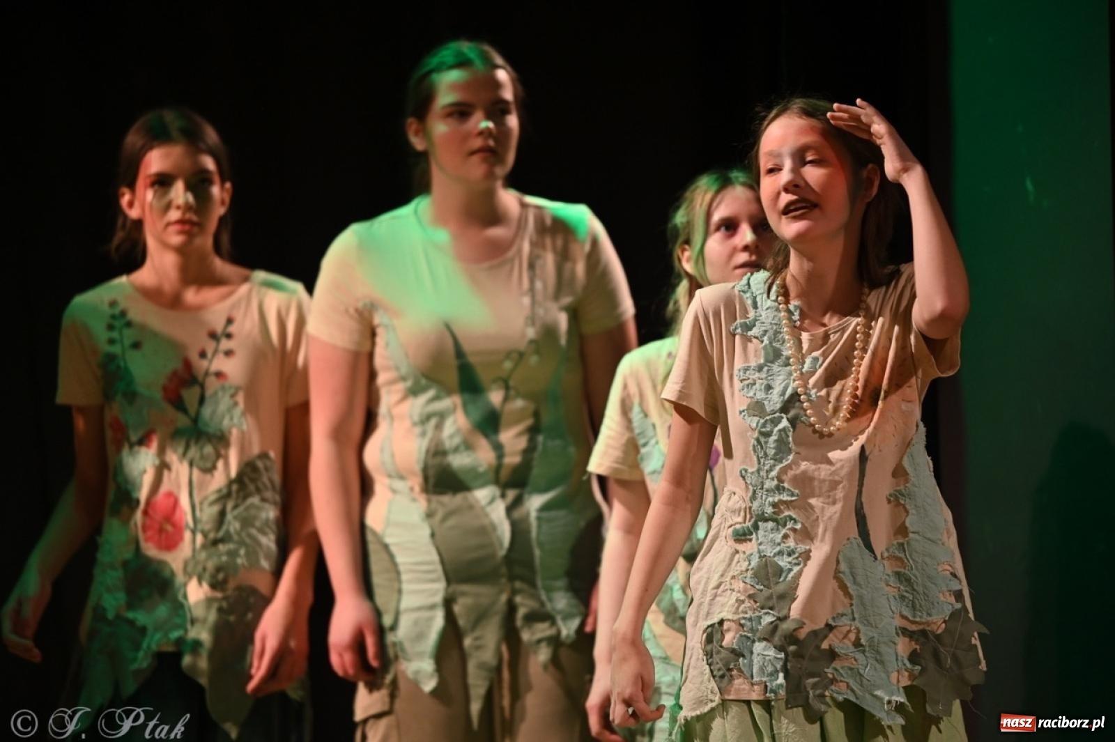 Zdjęcie w galerii na portalu naszraciborz.pl: Magia teatru na scenie MDK. Dwa spektakle Czwartej ściany wiadomości z regionu