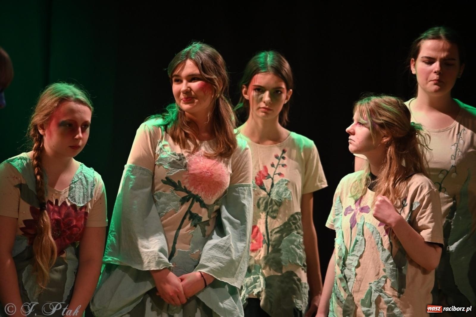 Zdjęcie w galerii na portalu naszraciborz.pl: Magia teatru na scenie MDK. Dwa spektakle Czwartej ściany wiadomości z regionu