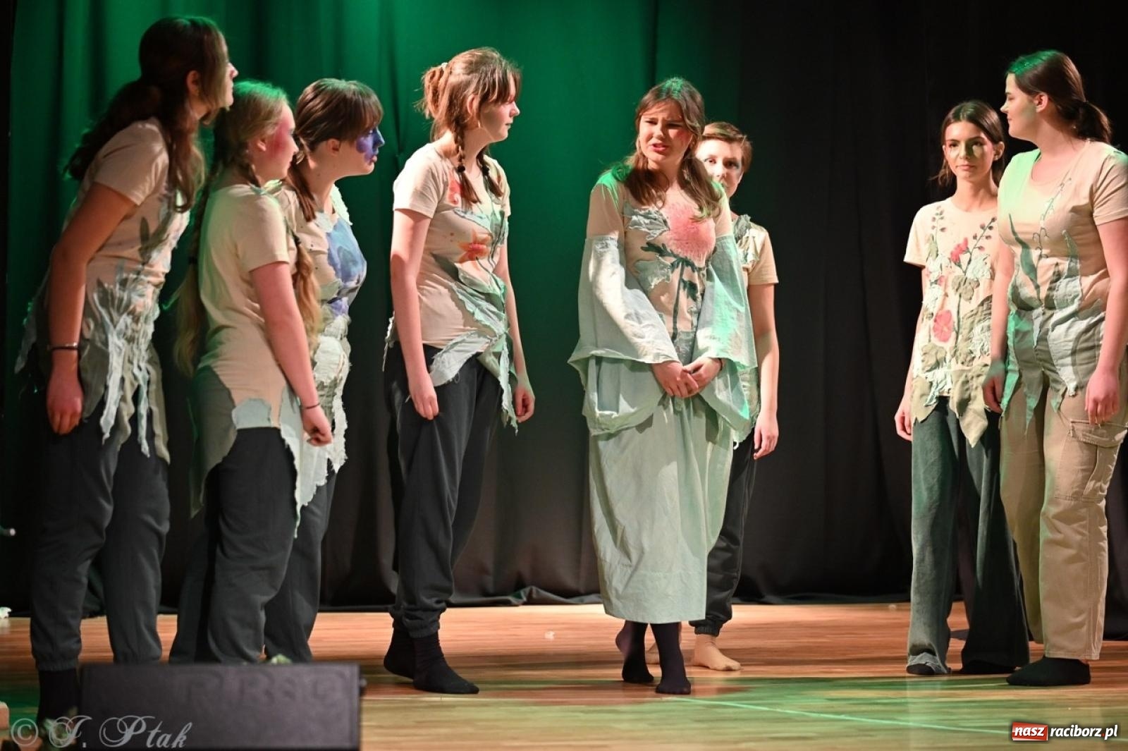 Zdjęcie w galerii na portalu naszraciborz.pl: Magia teatru na scenie MDK. Dwa spektakle Czwartej ściany wiadomości z regionu